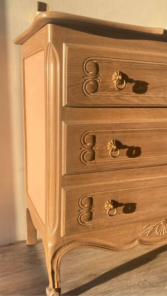 Commode style Louis XV rénovée -bois et couleur nude