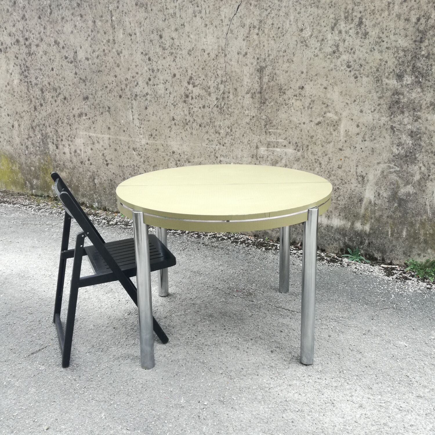 Extendable round table, gingham tile patterns late 1970 - Ø100