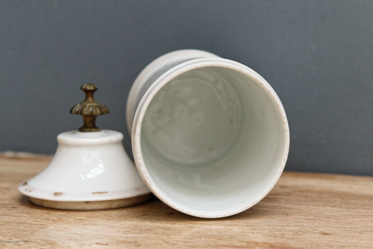 Paris porcelain pharmacy pot