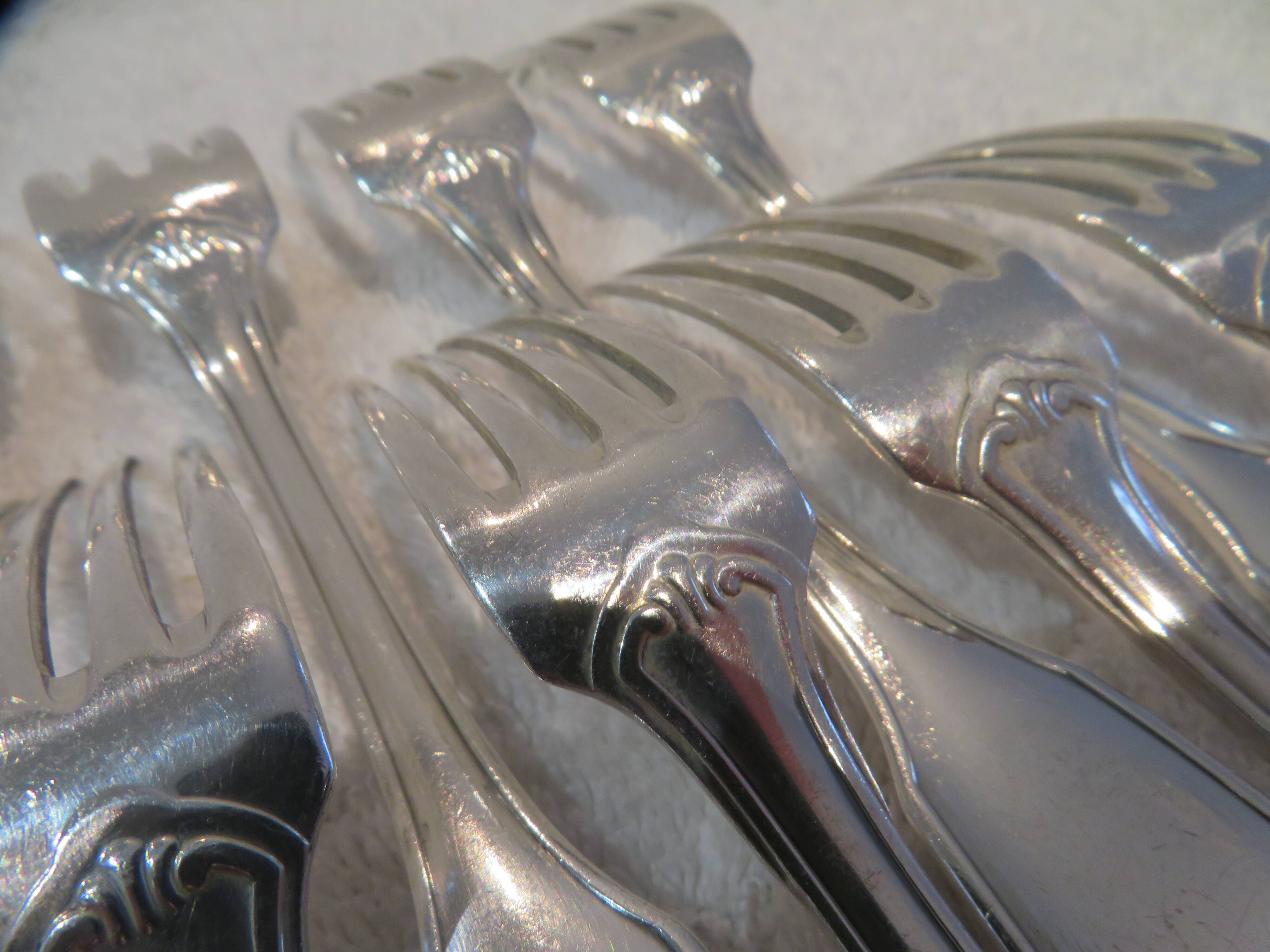 12 silver plated dessert forks by Christofle Vendome, 17.1 cm