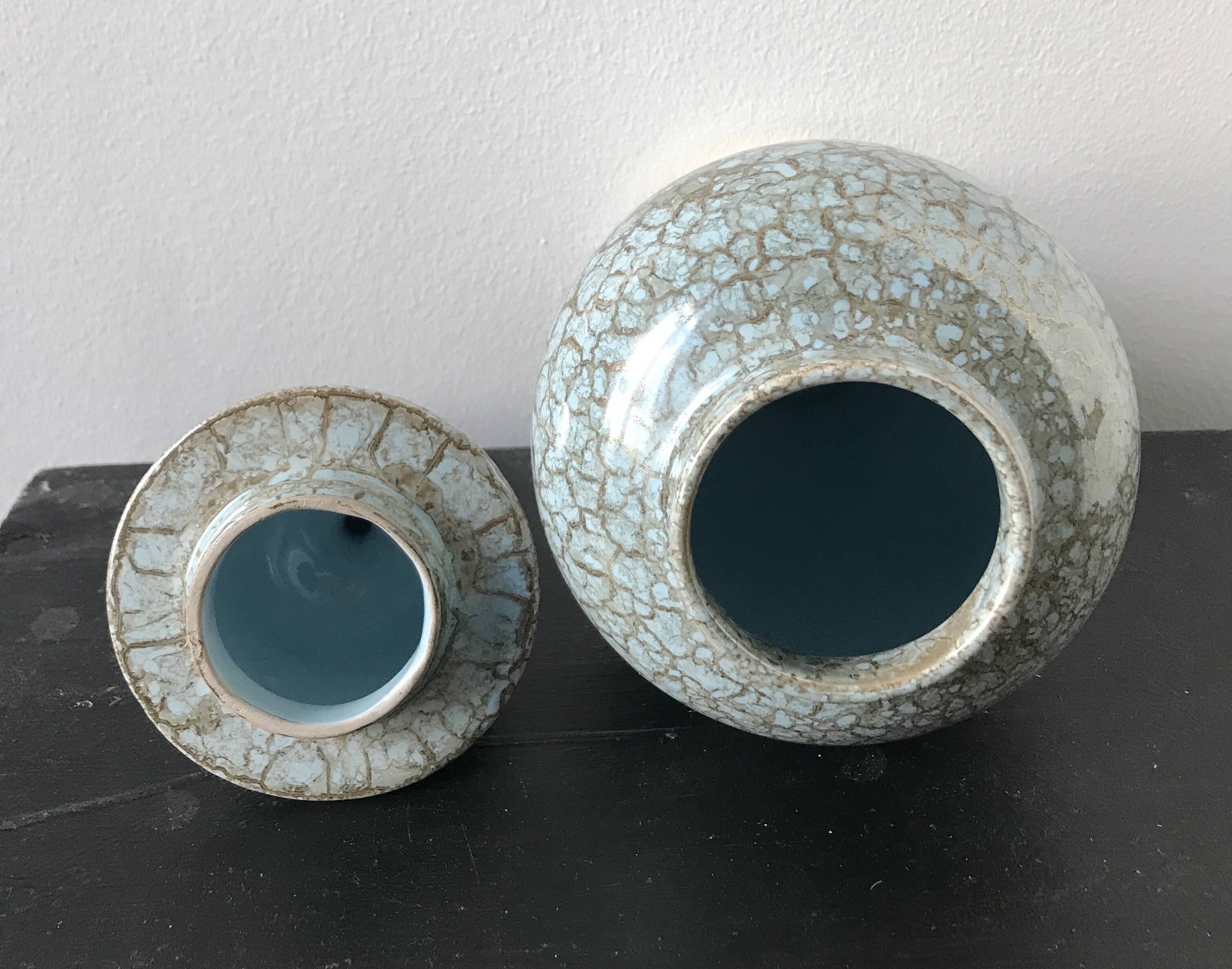 Small jar with gold crackled effect lid