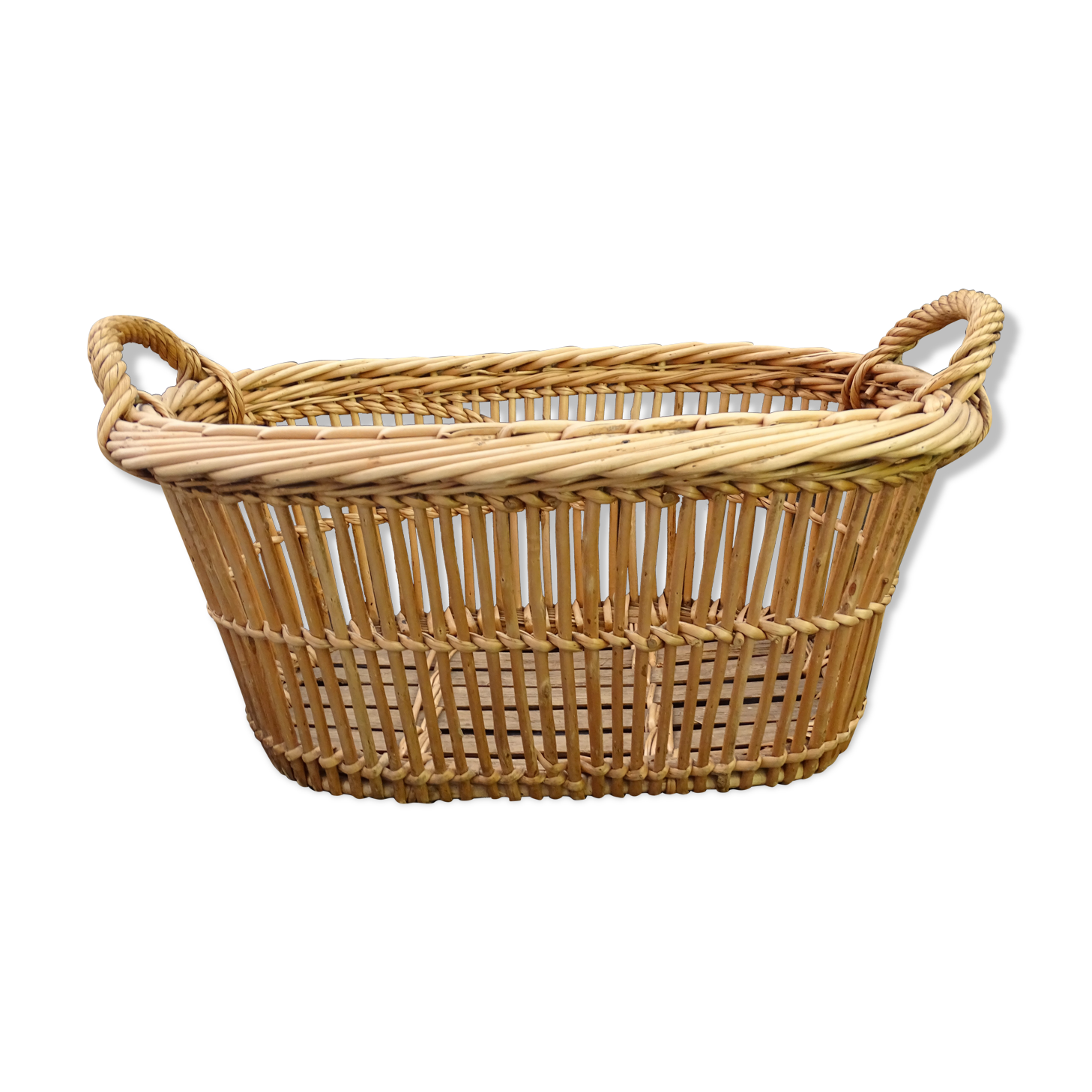 Basket or old wicker laundry basket