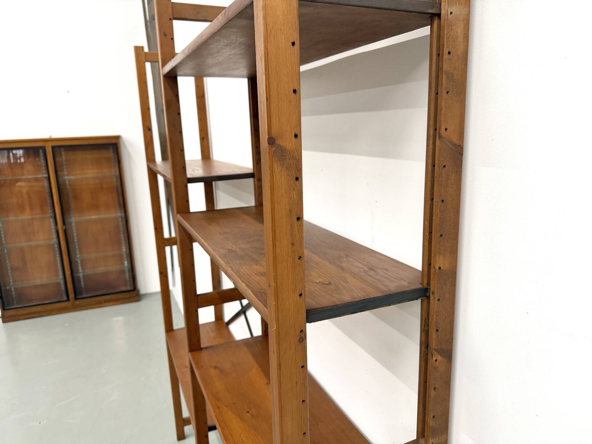 XXL Modernist Library in Solid Pine – 1950s Design – L164 cm