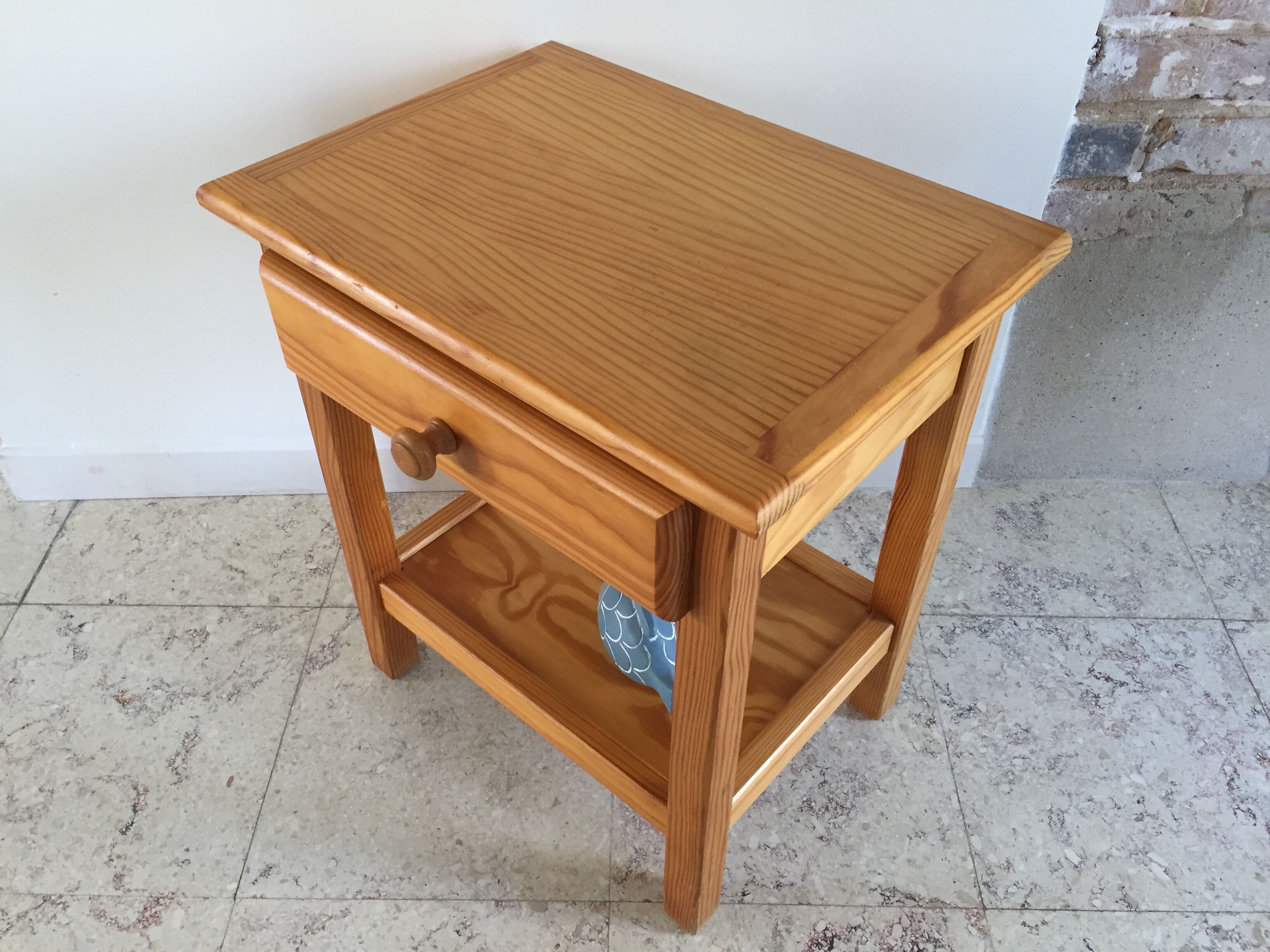 Table de chevet vintage en pin massif