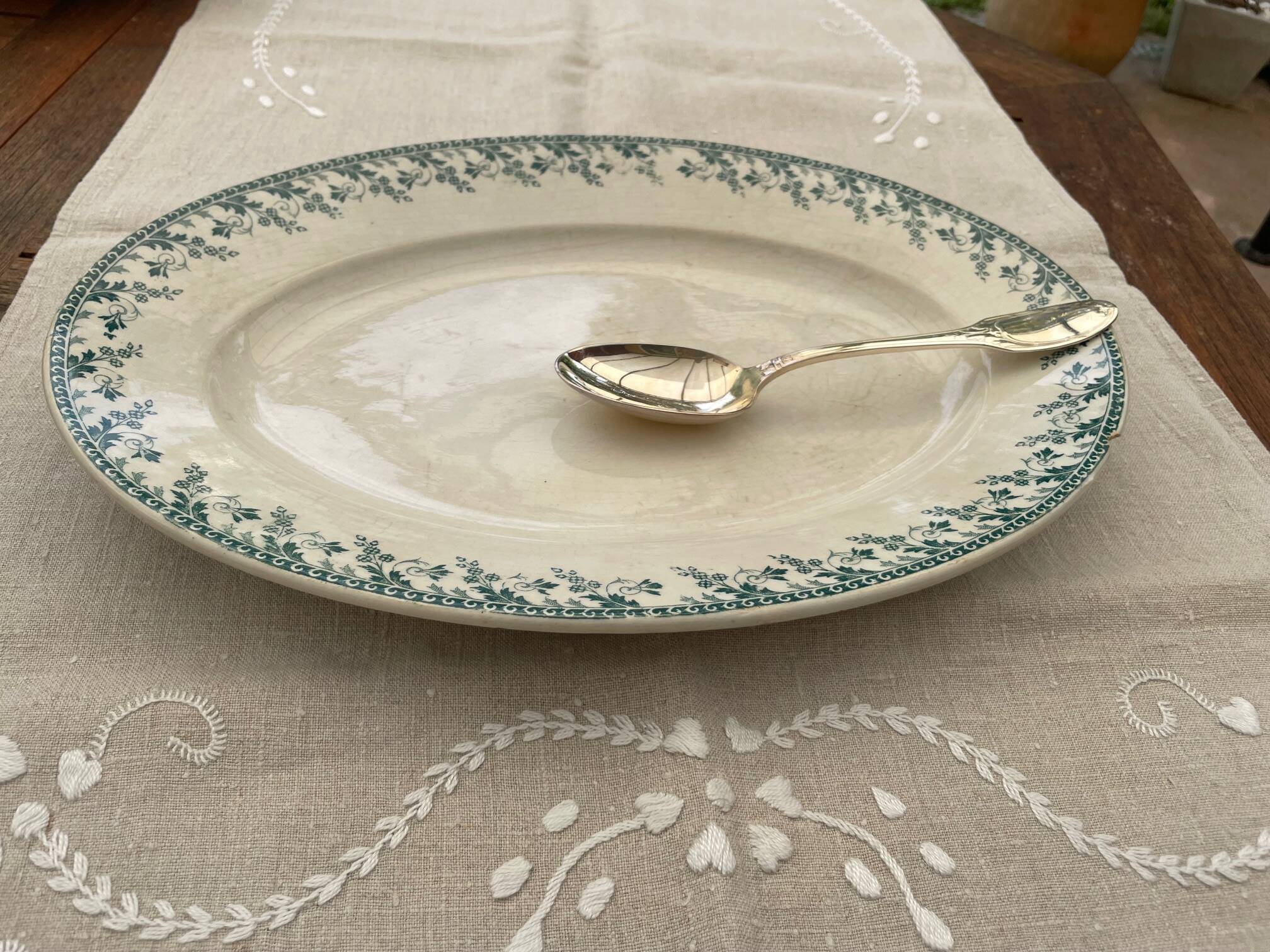 opaque porcelain dish from Gien (Montigny model)