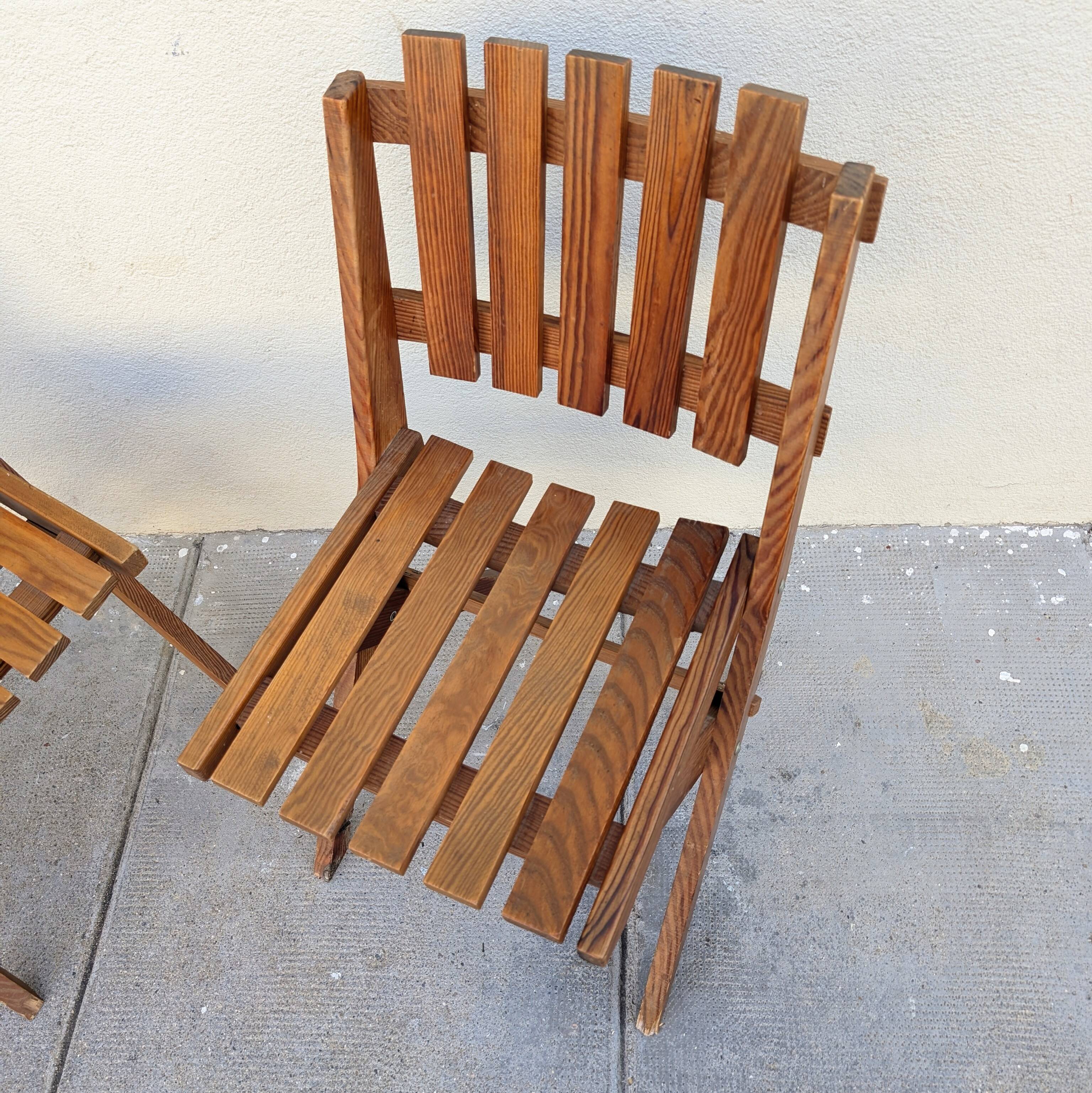 Pair of solid pine folding chairs - Editions DEJOU