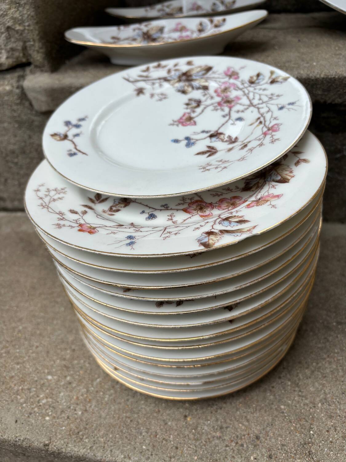 Porcelain Tableware – Late 19th Century – 40 pieces