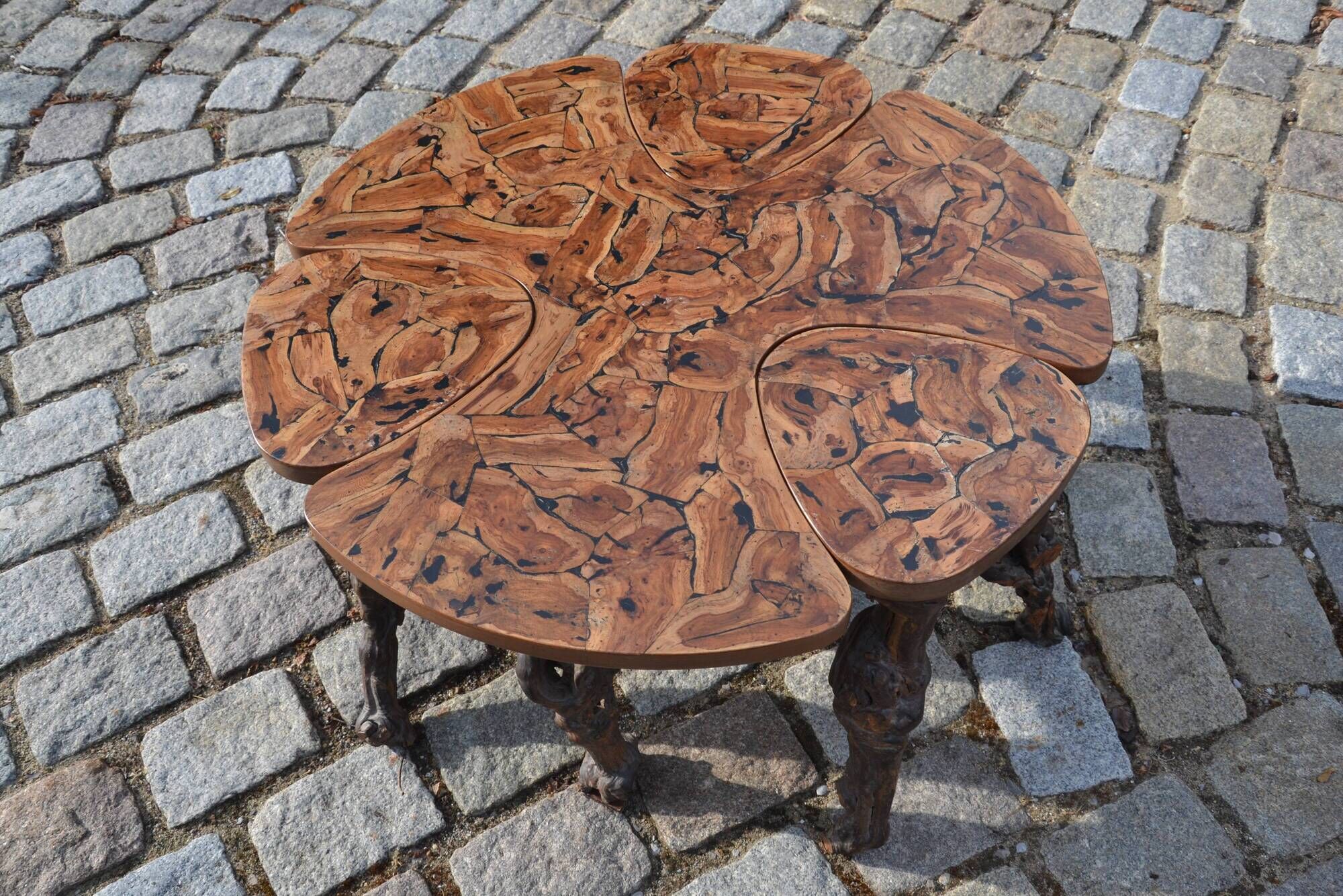 Modular coffee table in vine shoot marquetry.