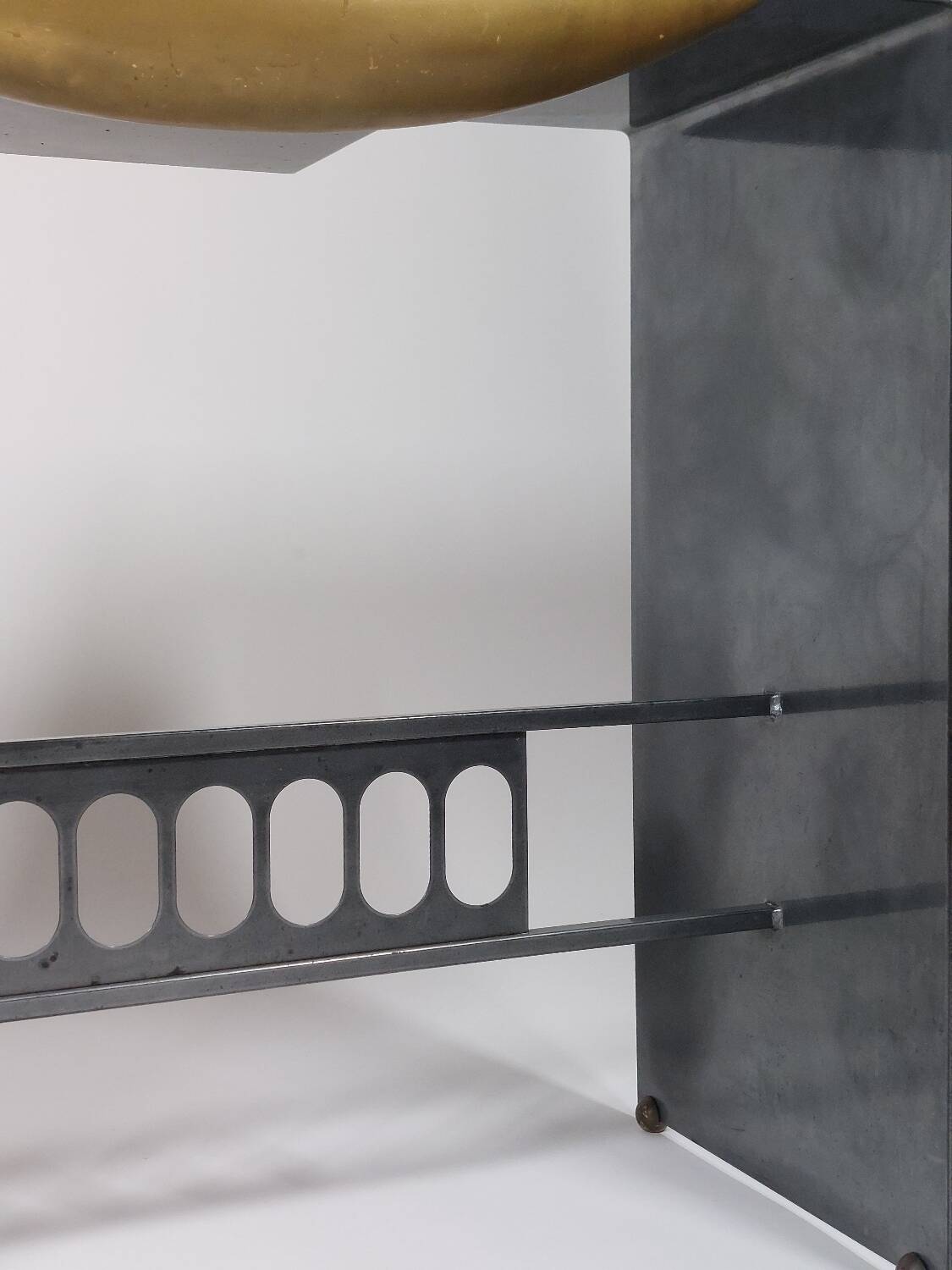 Table console en acier laqué vintage postmoderne par Bucciarelli Milano