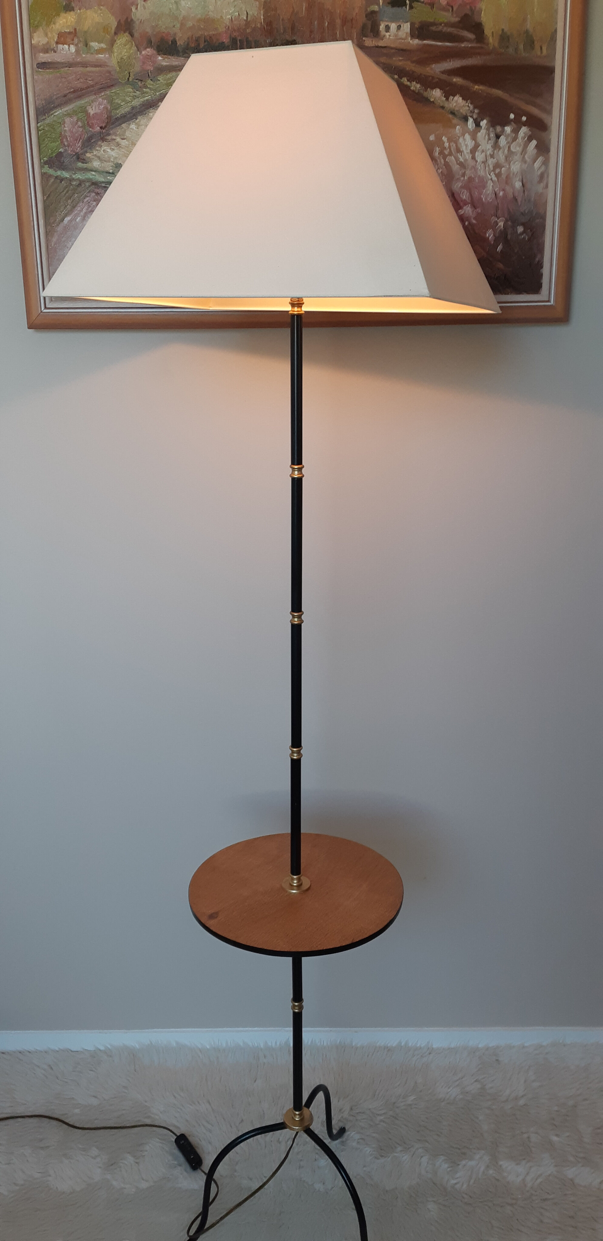 Vintage tripod tablet lamp