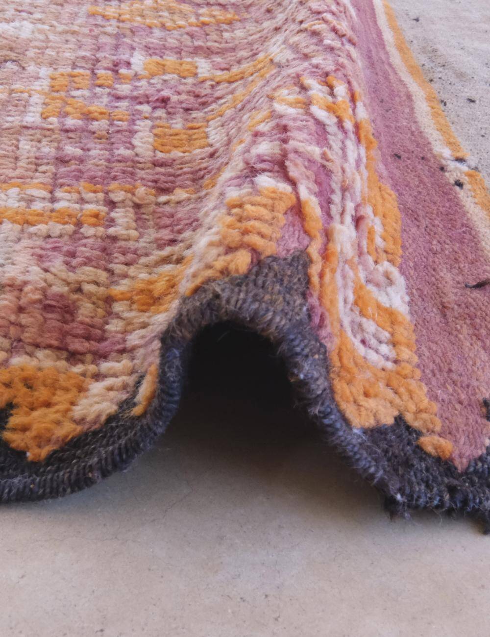 Vintage Berber Rug - 416 x 145 cm