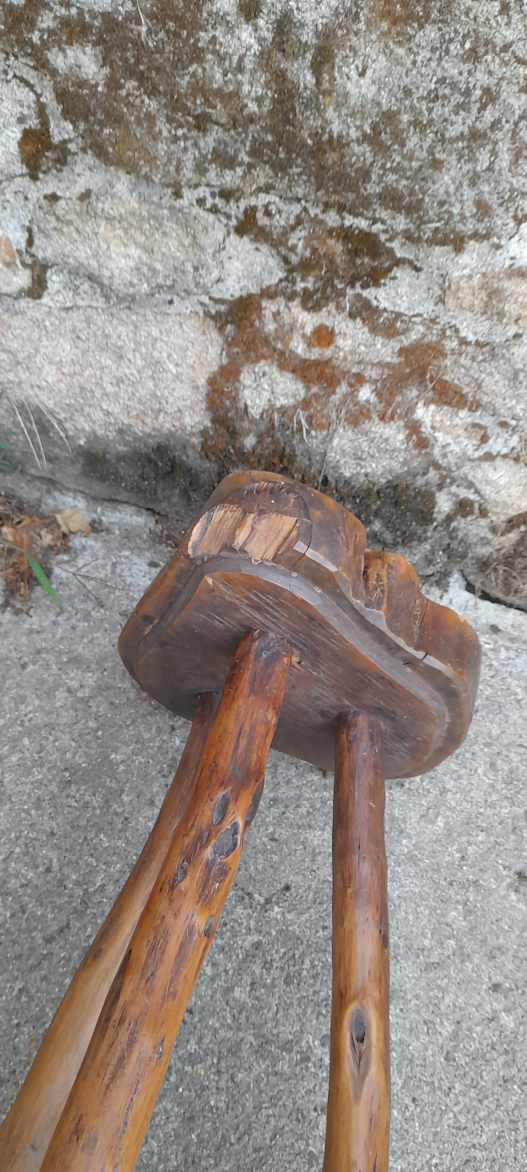 3 tabourets brutaliste en bois H 80 cm