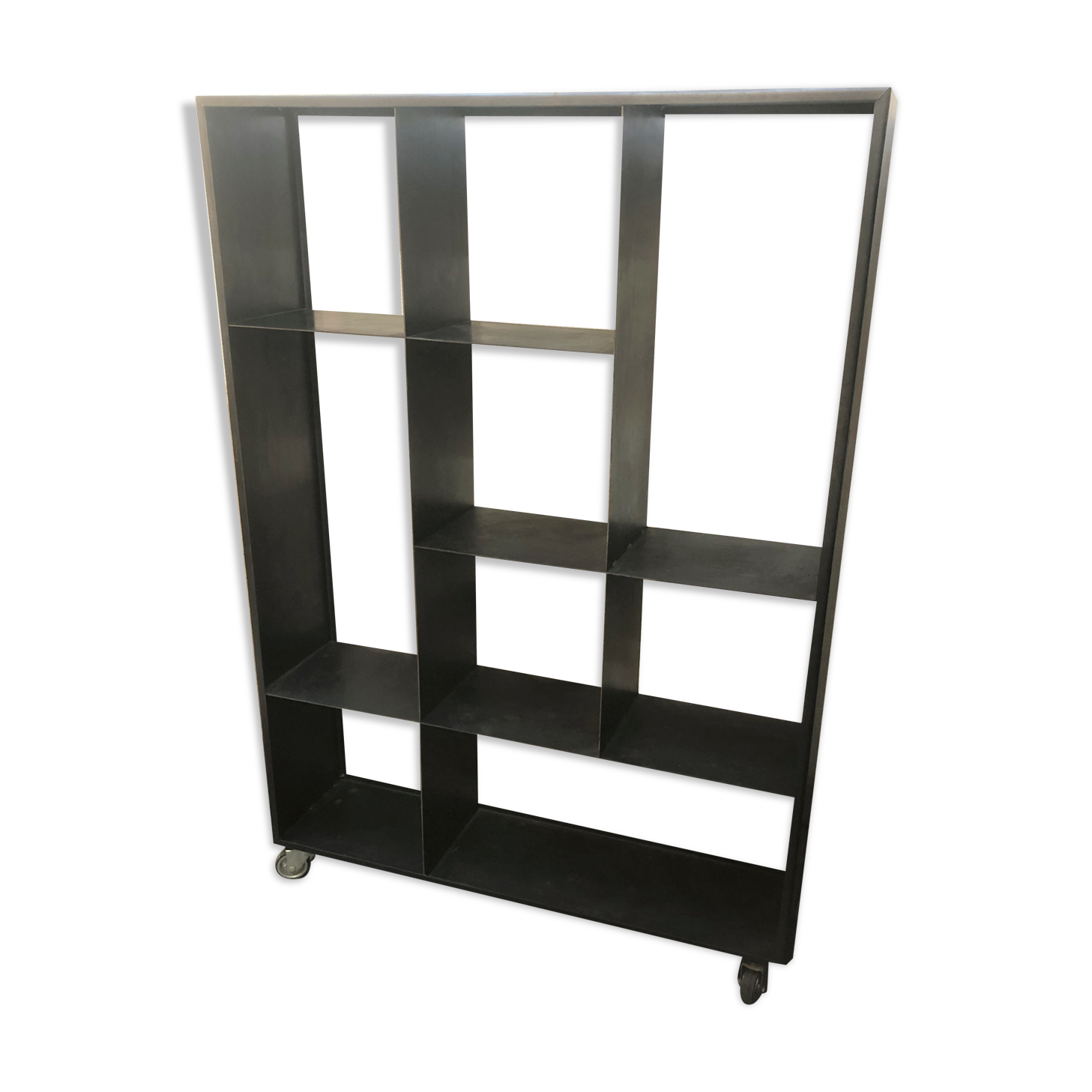 Etagère bibliothèque artisanal en acier sur roulettes industrielle