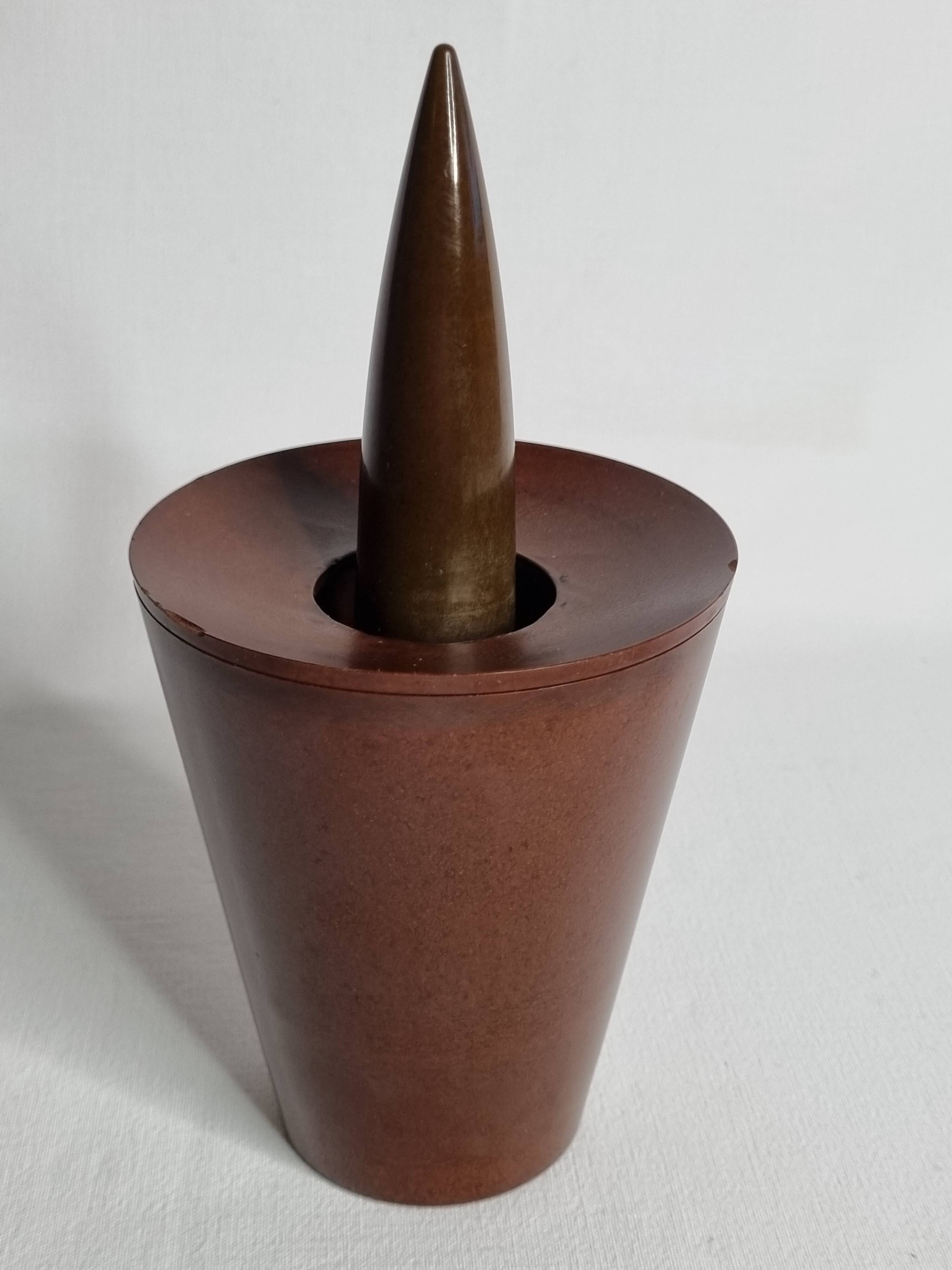 "Joe Cactus" ashtray in two-tone bakelite – Philippe Starck – Original OWO edition (1990-1995)