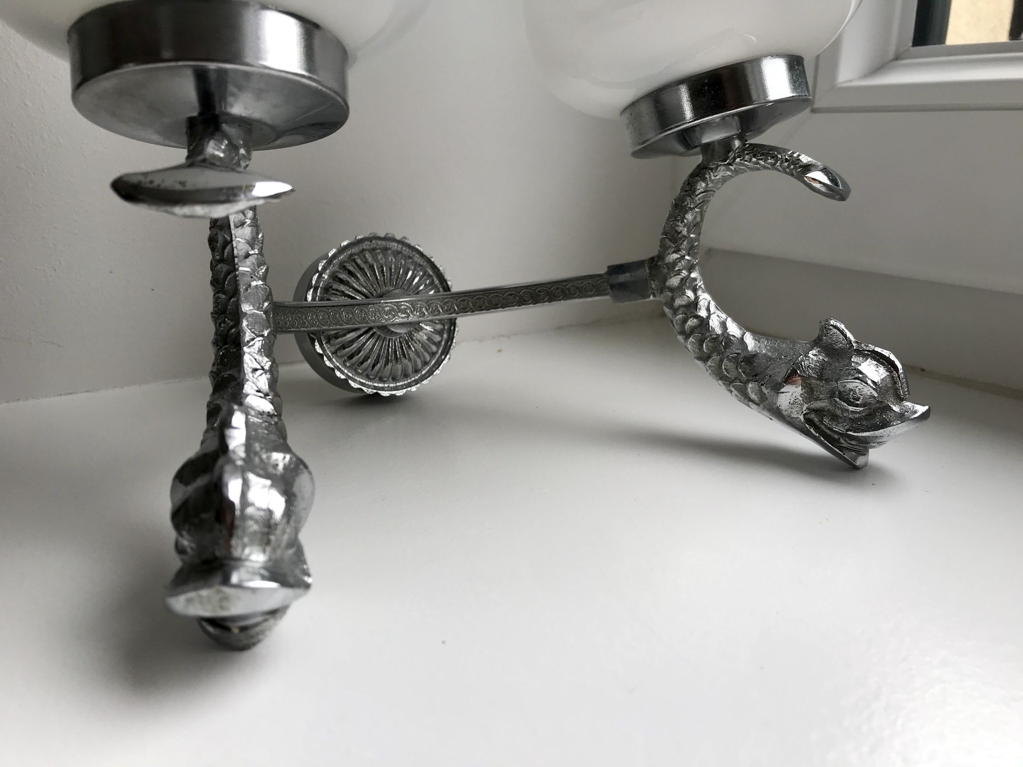 Duo of wall lamps in chrome metal and Opalines Japanese 50s