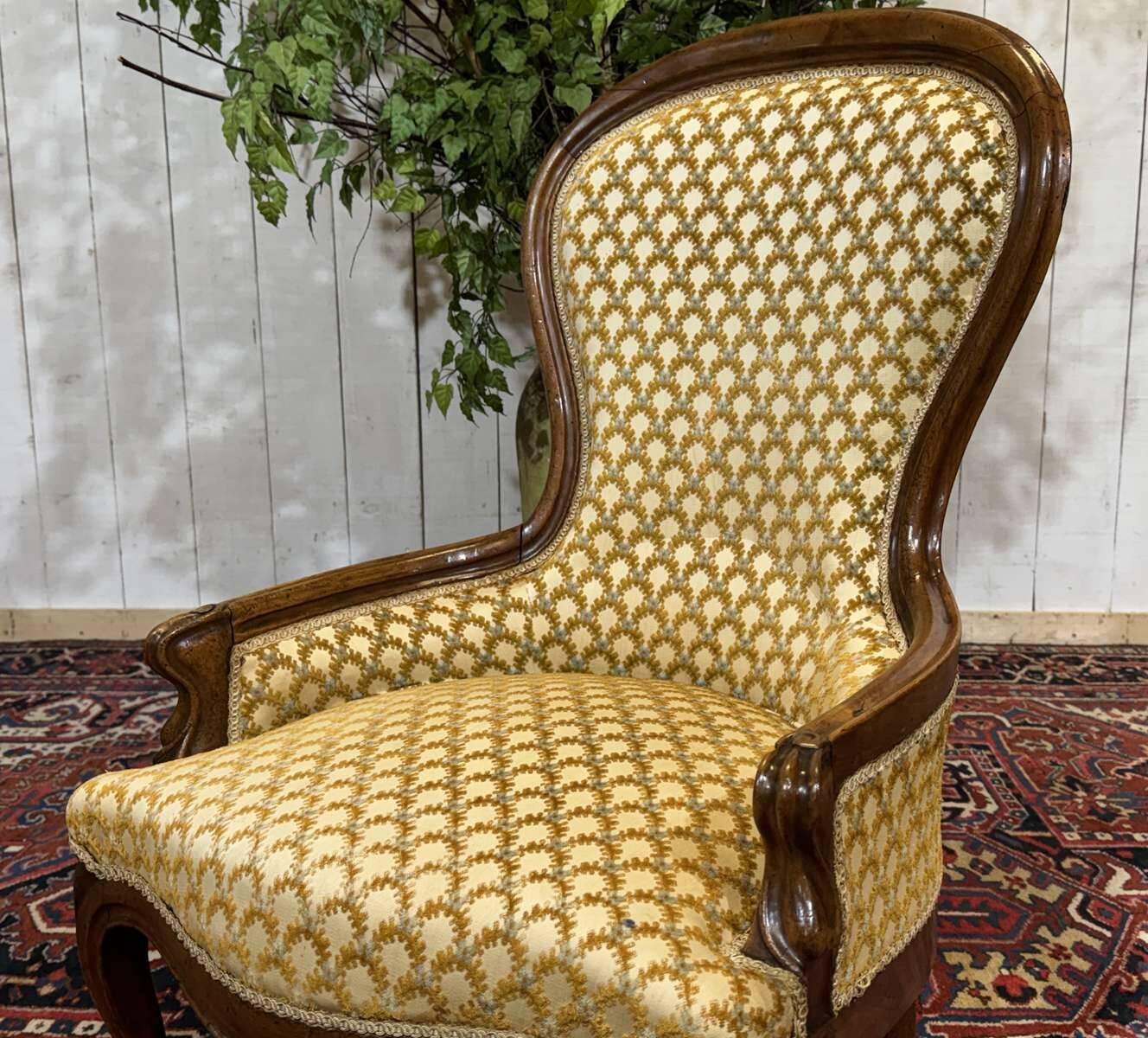 Napoleon III armchair from the 19th century in walnut.