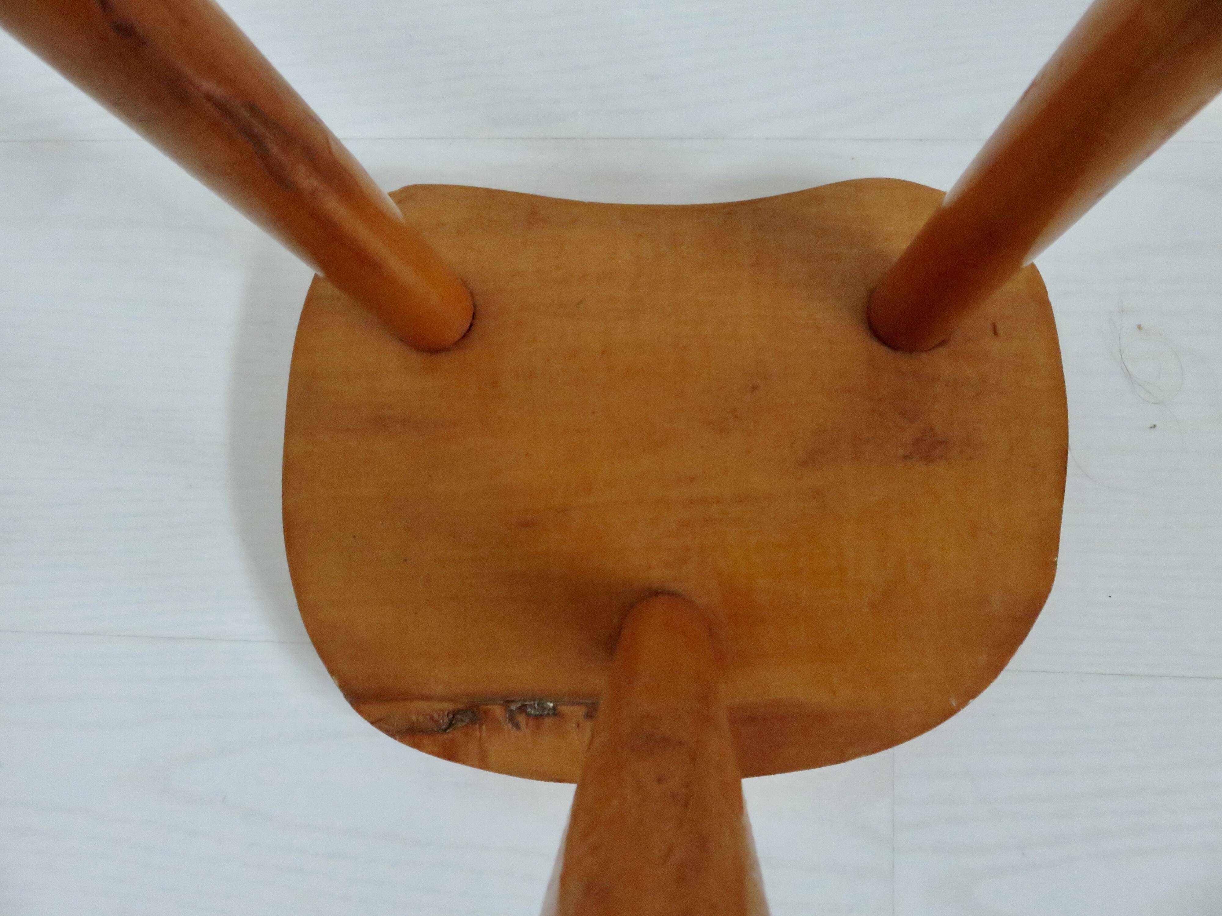 Tabouret de montagne tripode "haricot" en bois blond, 1960