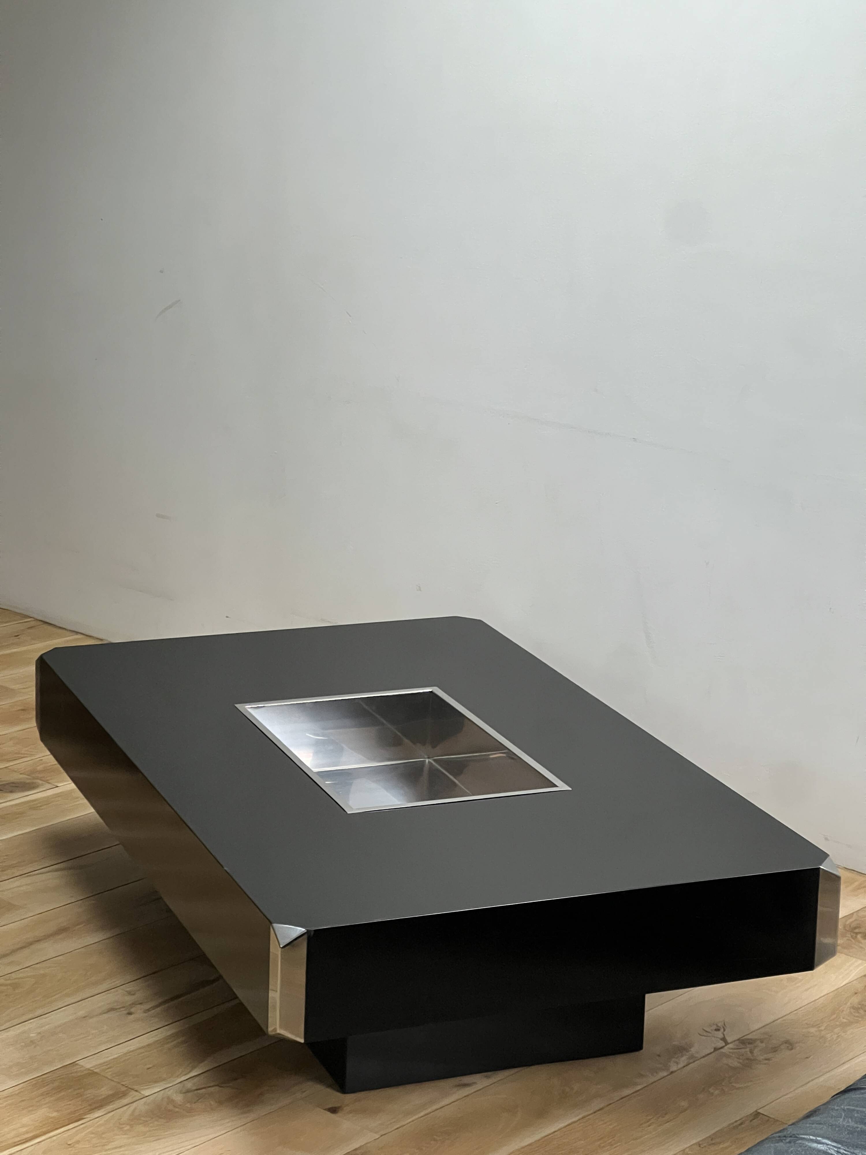 Alveo black coffee table by Willy Rizzo