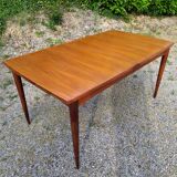 Scandinavian table with extensions