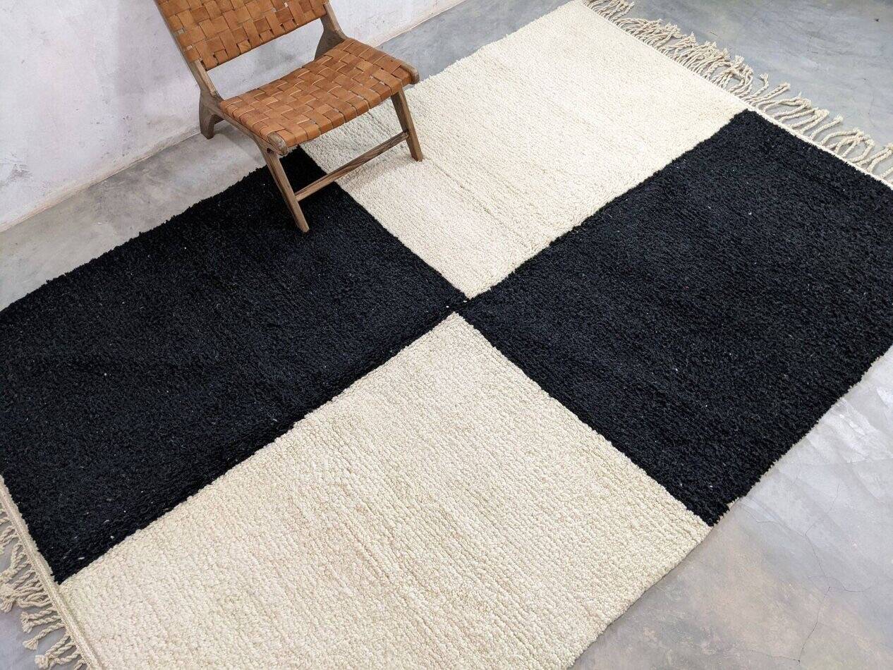 Handmade white and black beret rug