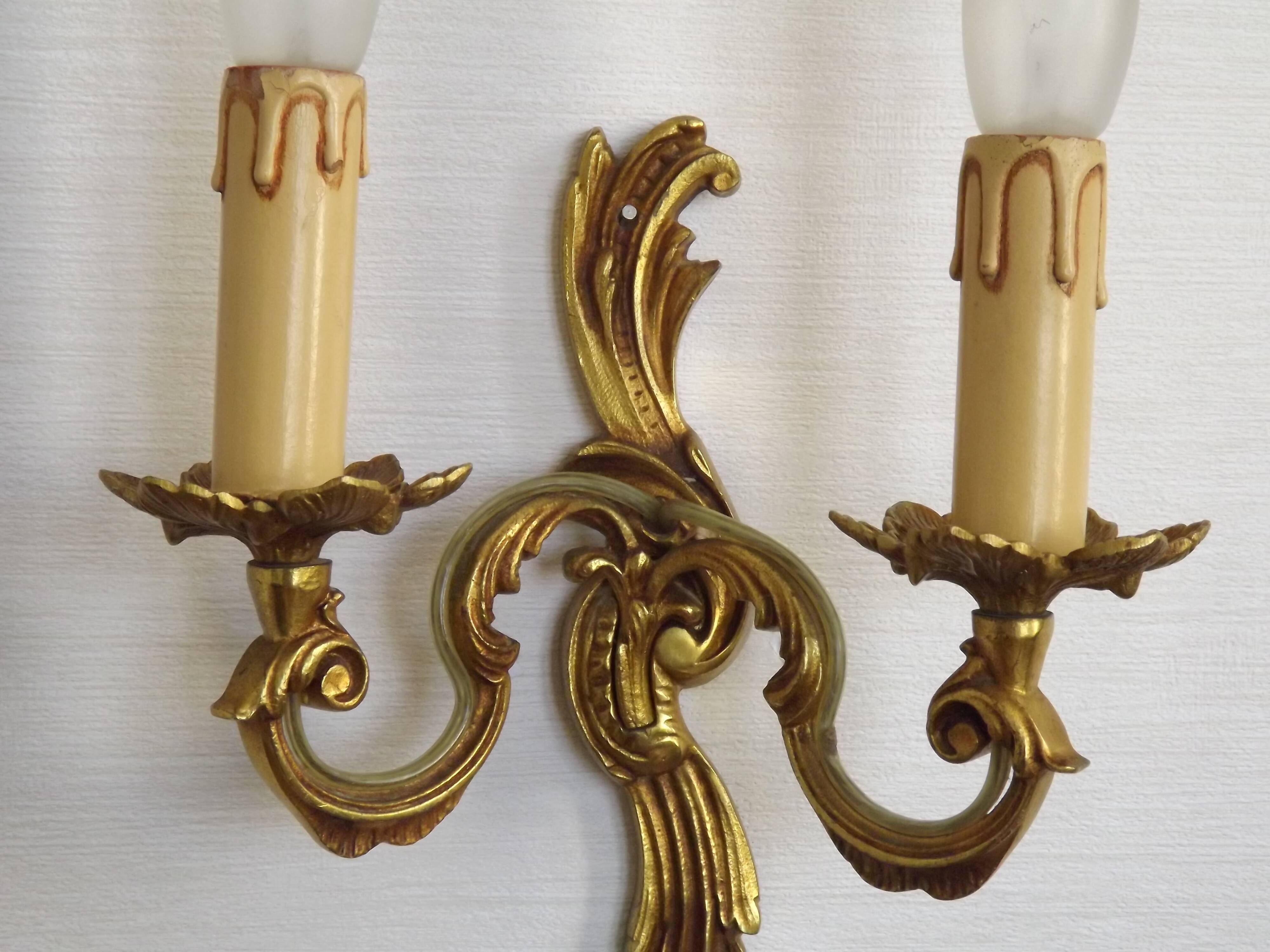 Stylish Vintage French Bronze Double Wall Sconce with Acanthus Leaf Detail