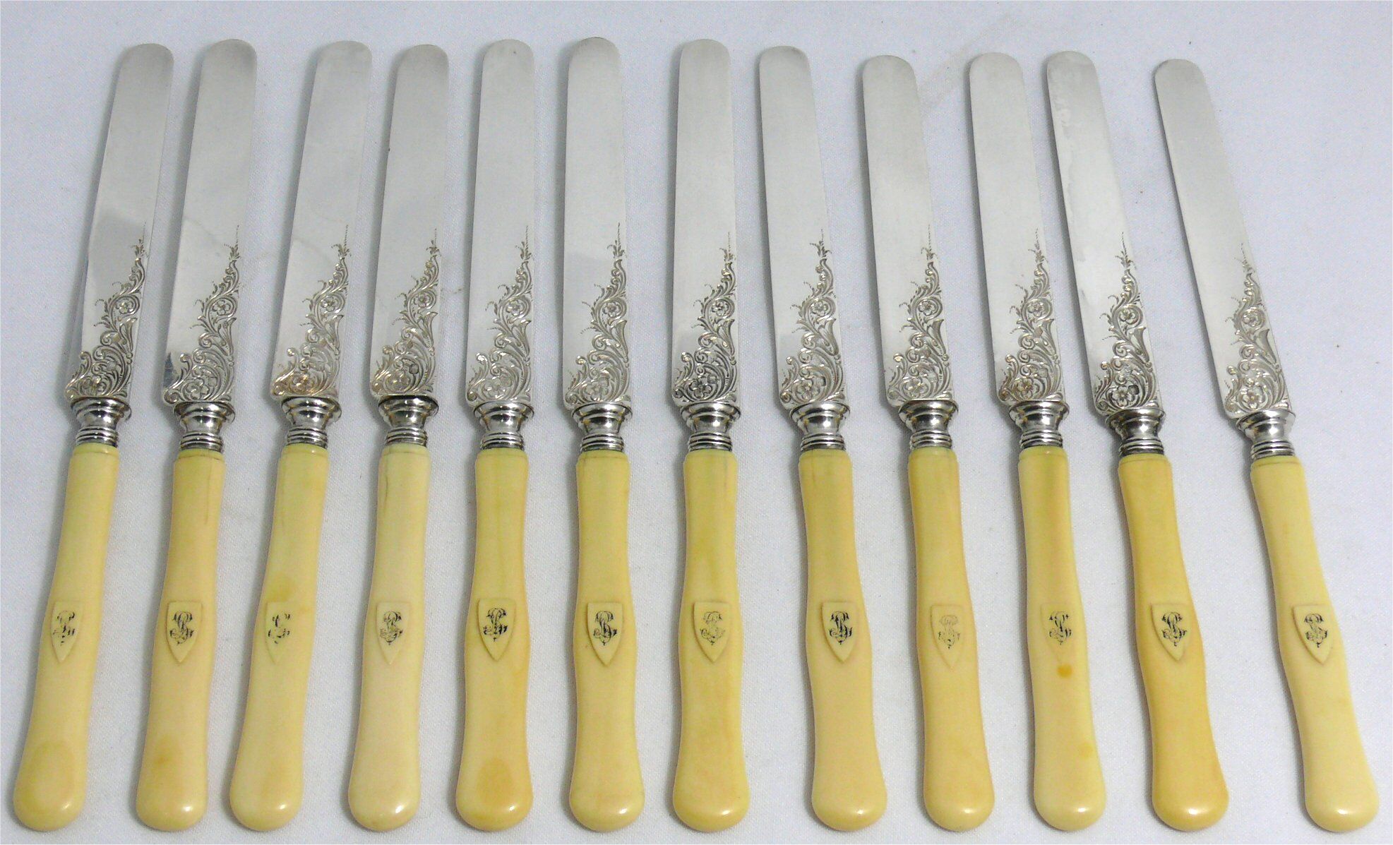 12 fruit knives, dessert knives, serving knives, engraved silver blades.