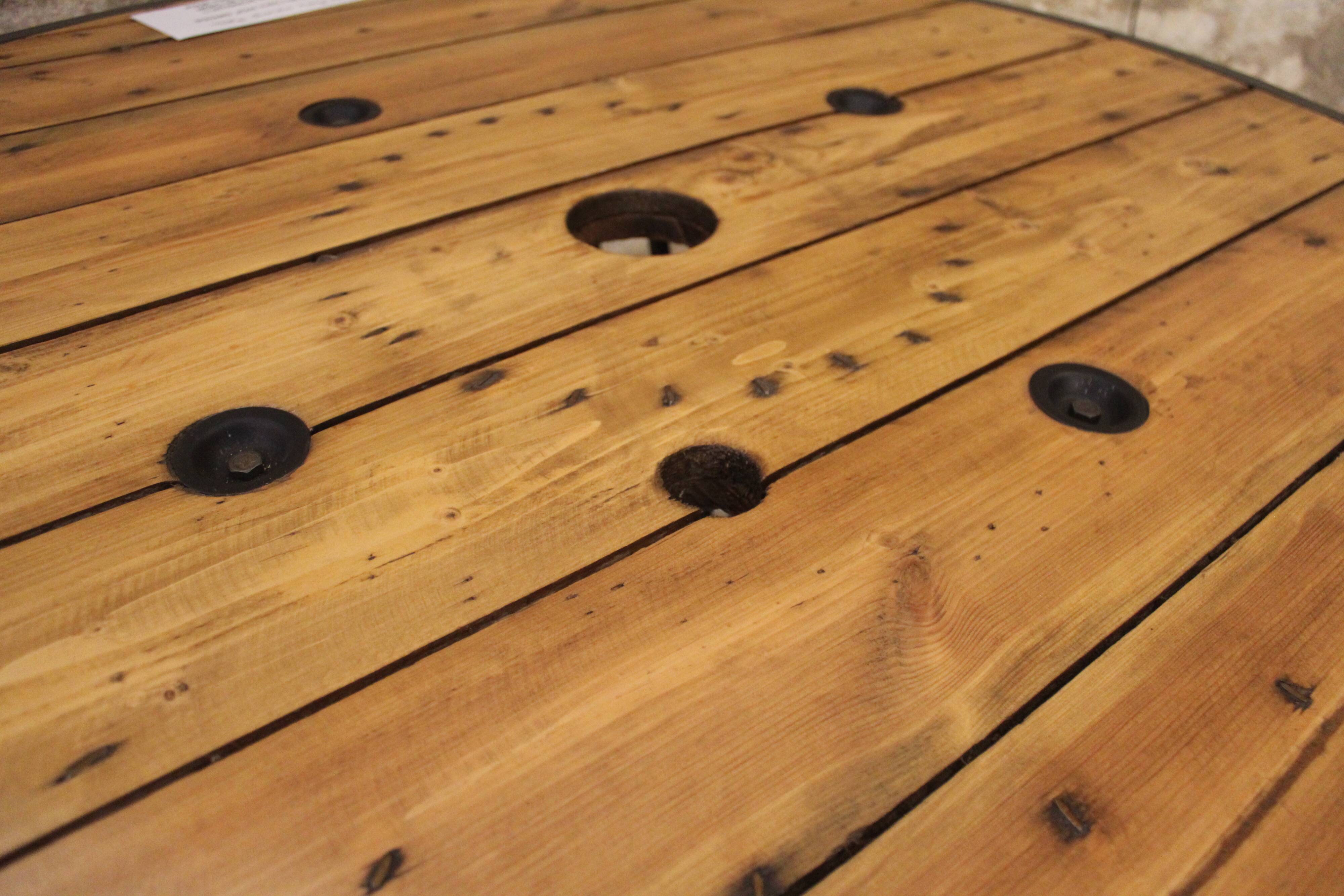 Mange debout piètement fer époxy