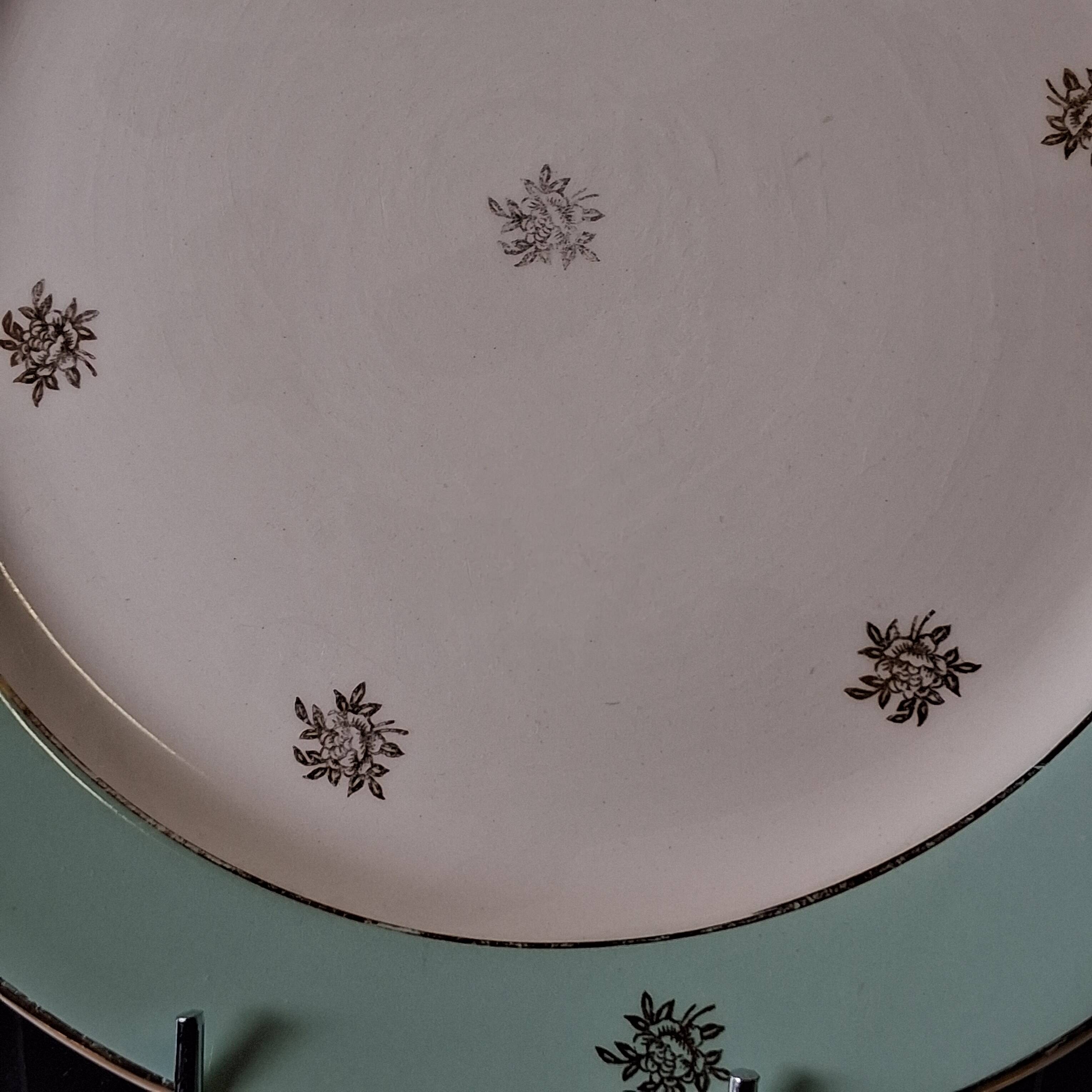 Pie dish with ears from Moulin des Loups in good condition.