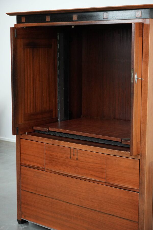 Meuble de rangement / audio / TV au design Art Déco avec de beaux détails.