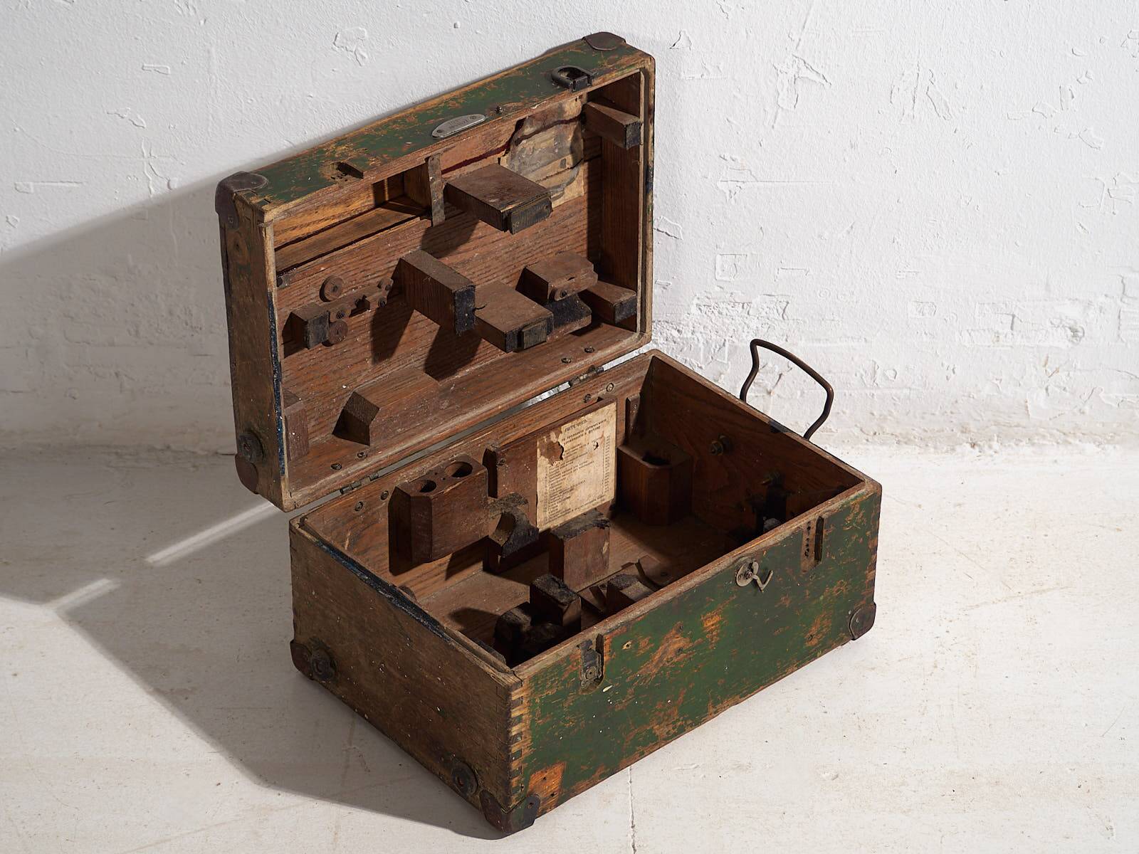 Vintage World War II ammunition box (c.1945) #9