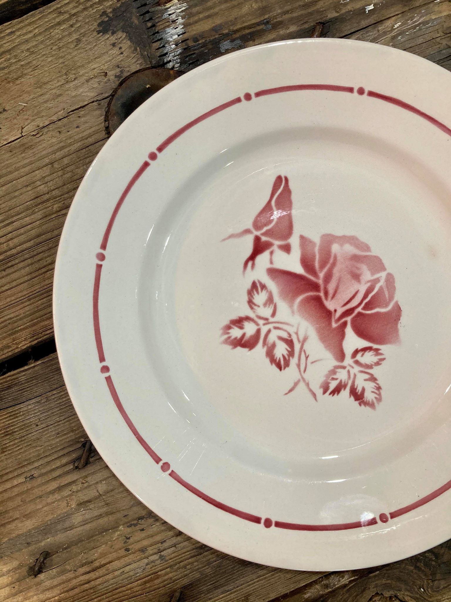 Digoin Sarreguemine red plate