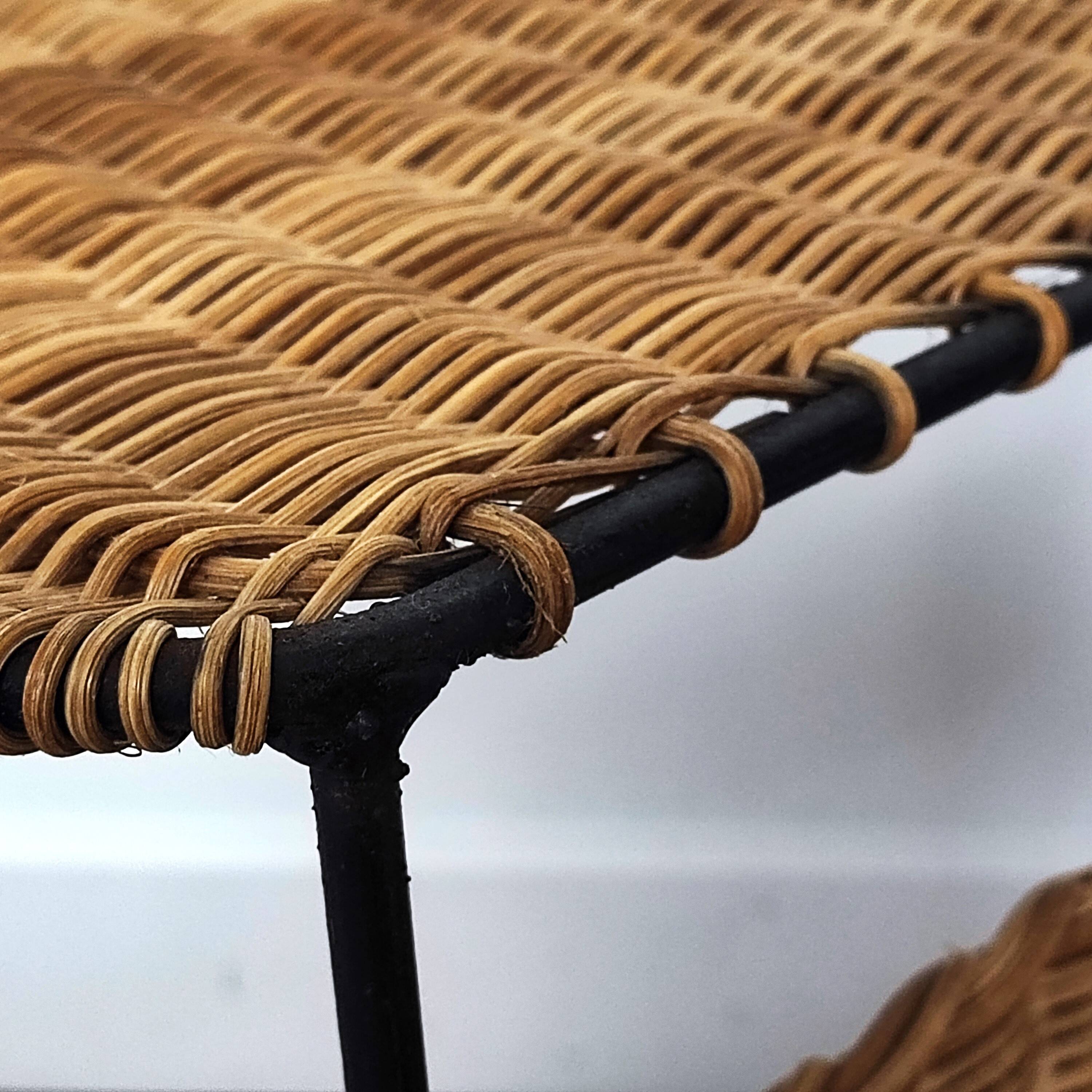 Table d'appoint porte-revues