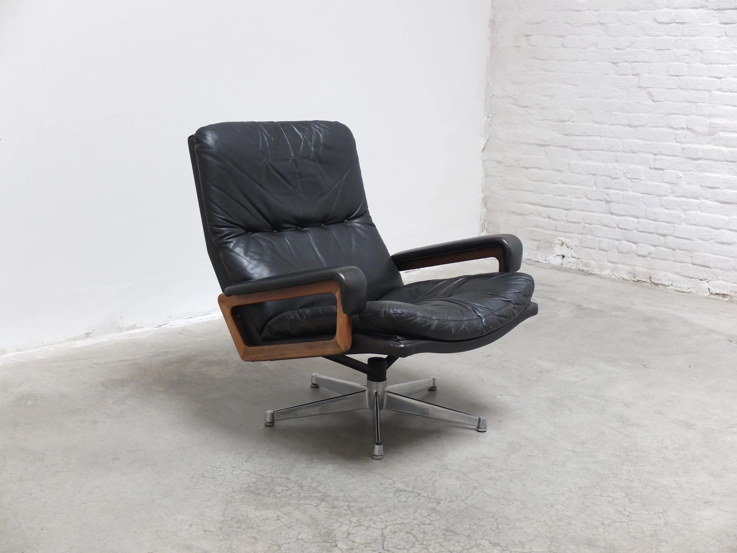 Iconic 'King' lounge chair by André Vandenbeuck for Strässle, 1960s