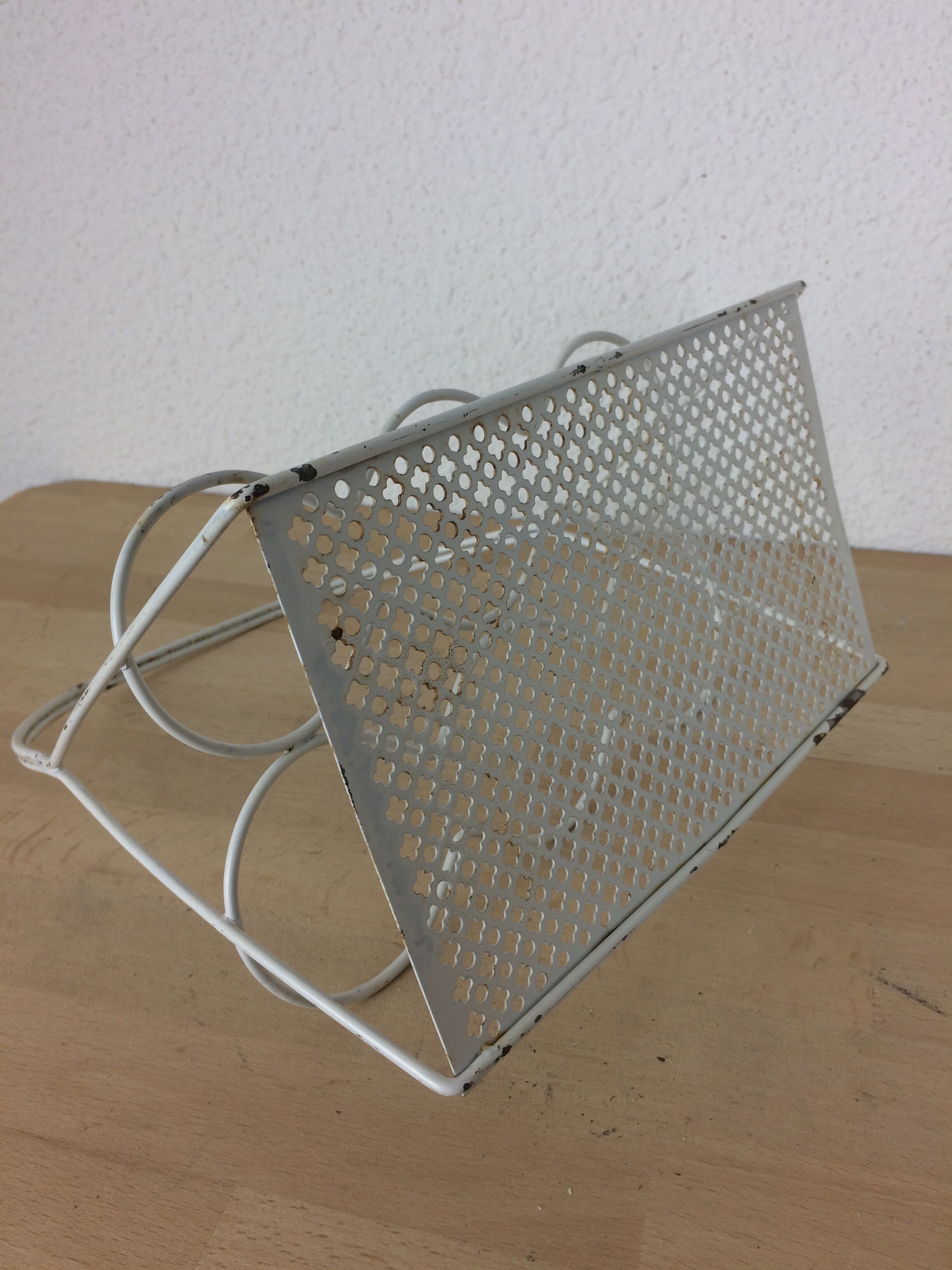 Tray wears cups perforated sheet metal, 50s