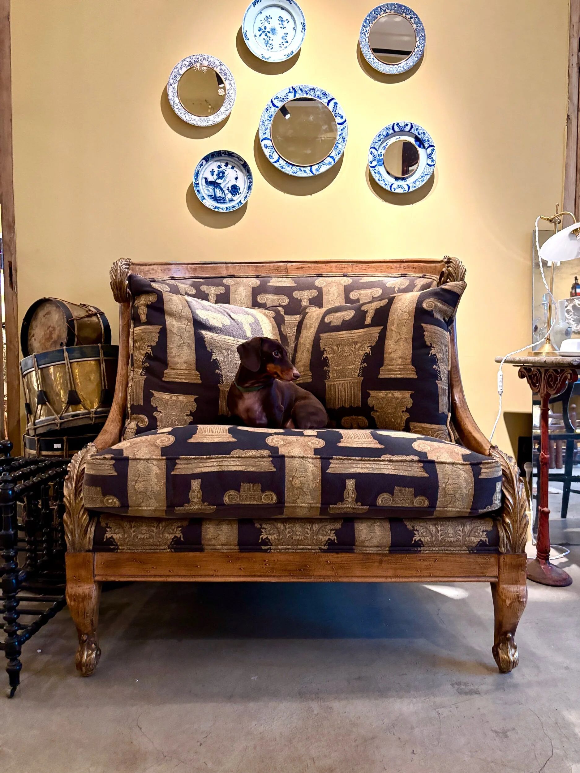 Armchair in a wooden confessional style with black and beige cotton.