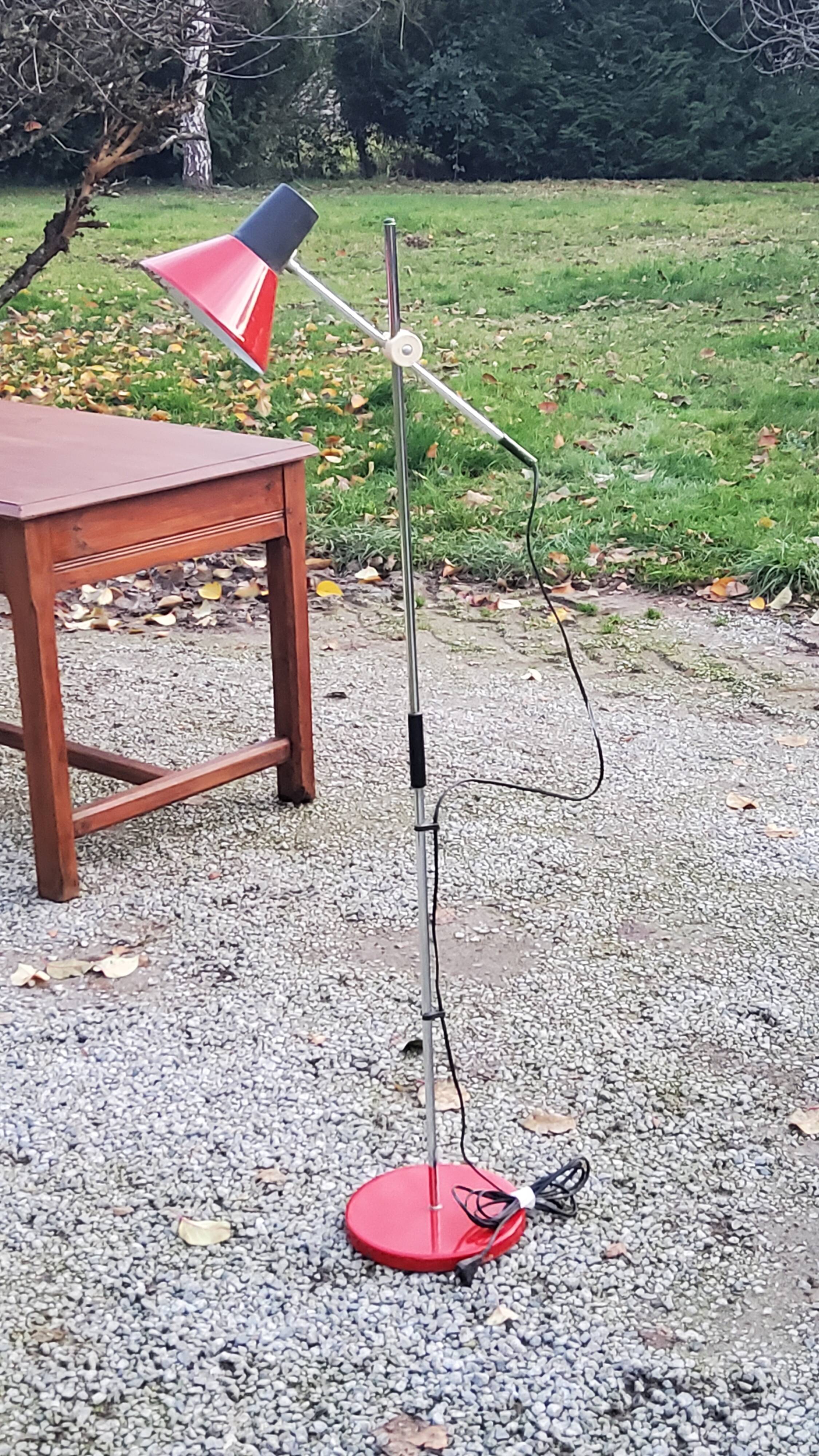 Designer reading lamp from the 70s in chrome and red lacquered sheet metal