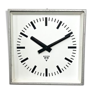 Horloge carrée industrielle vintage par Pragotron années 1970 A