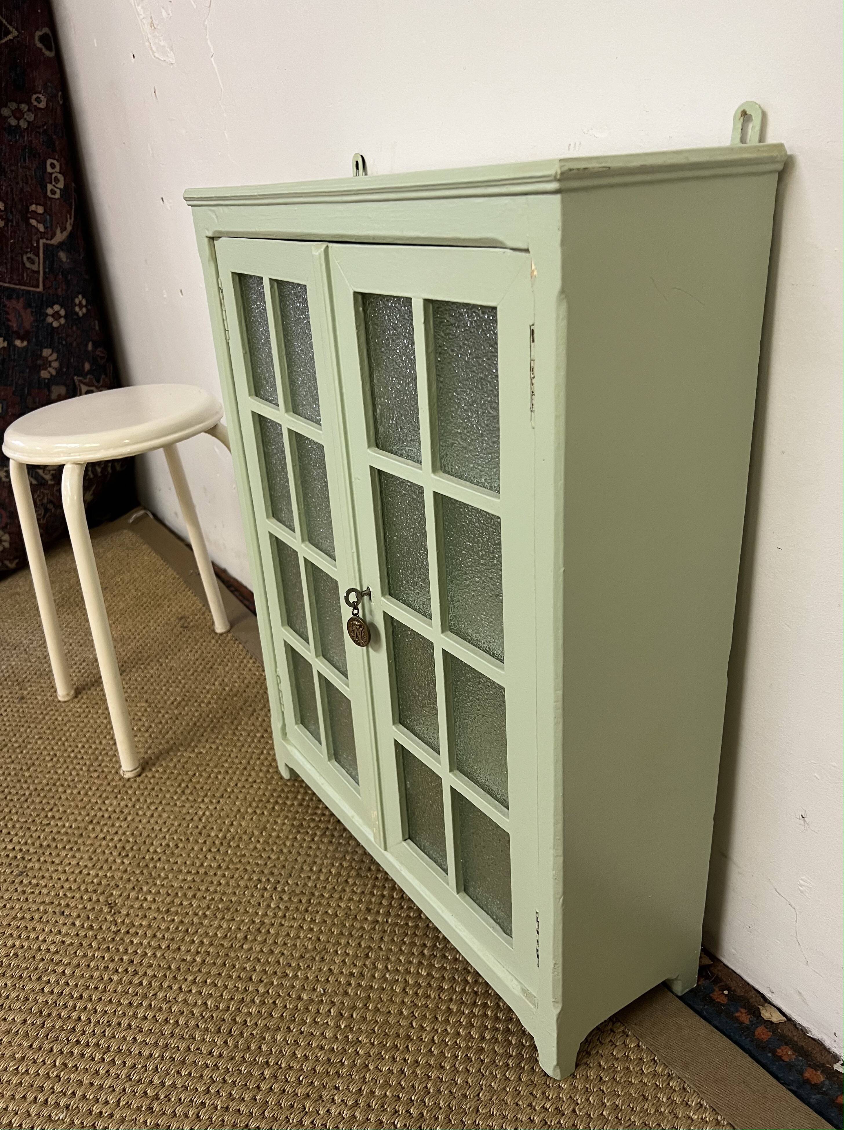 Small vintage medicine cabinet