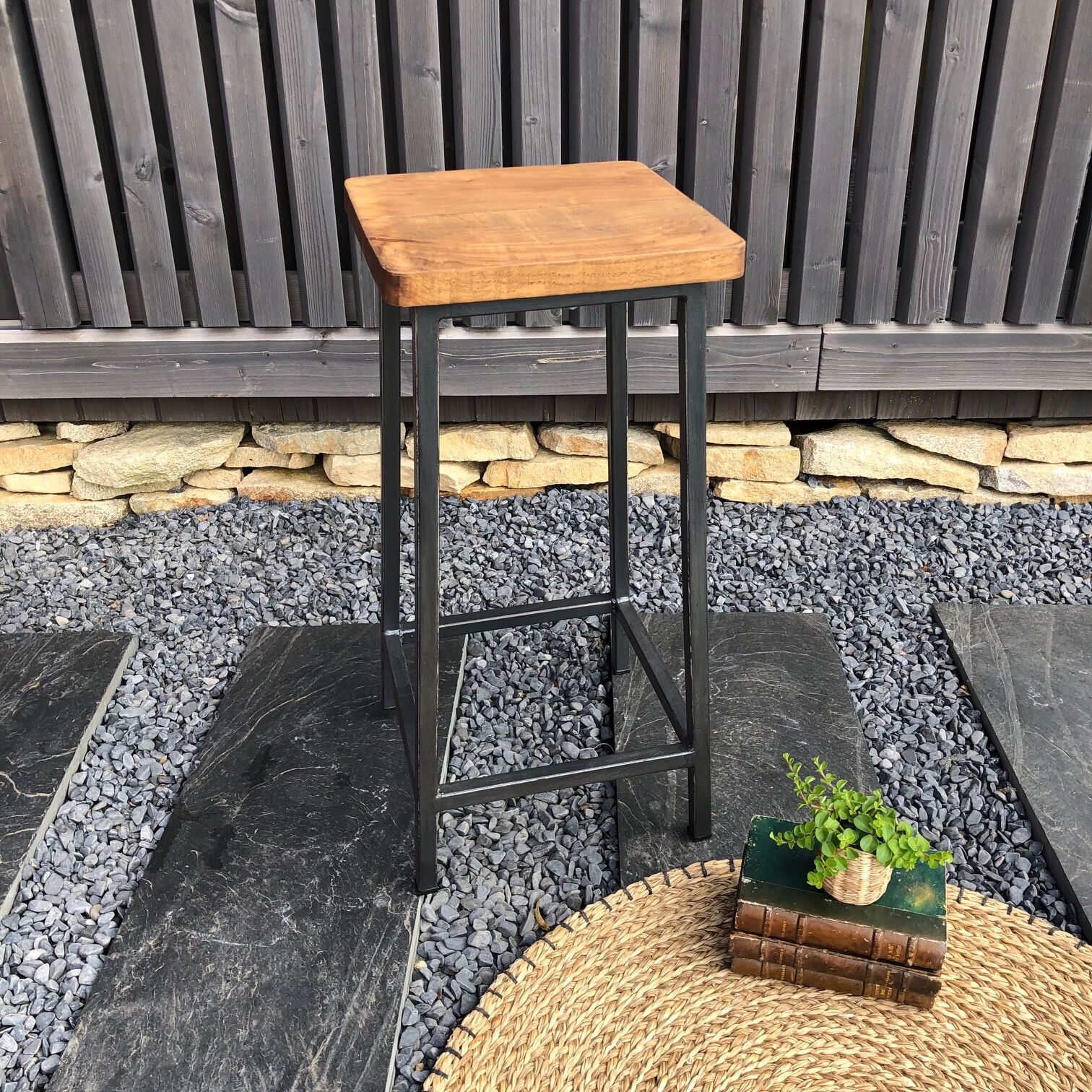 Workshop stool in oak and metal