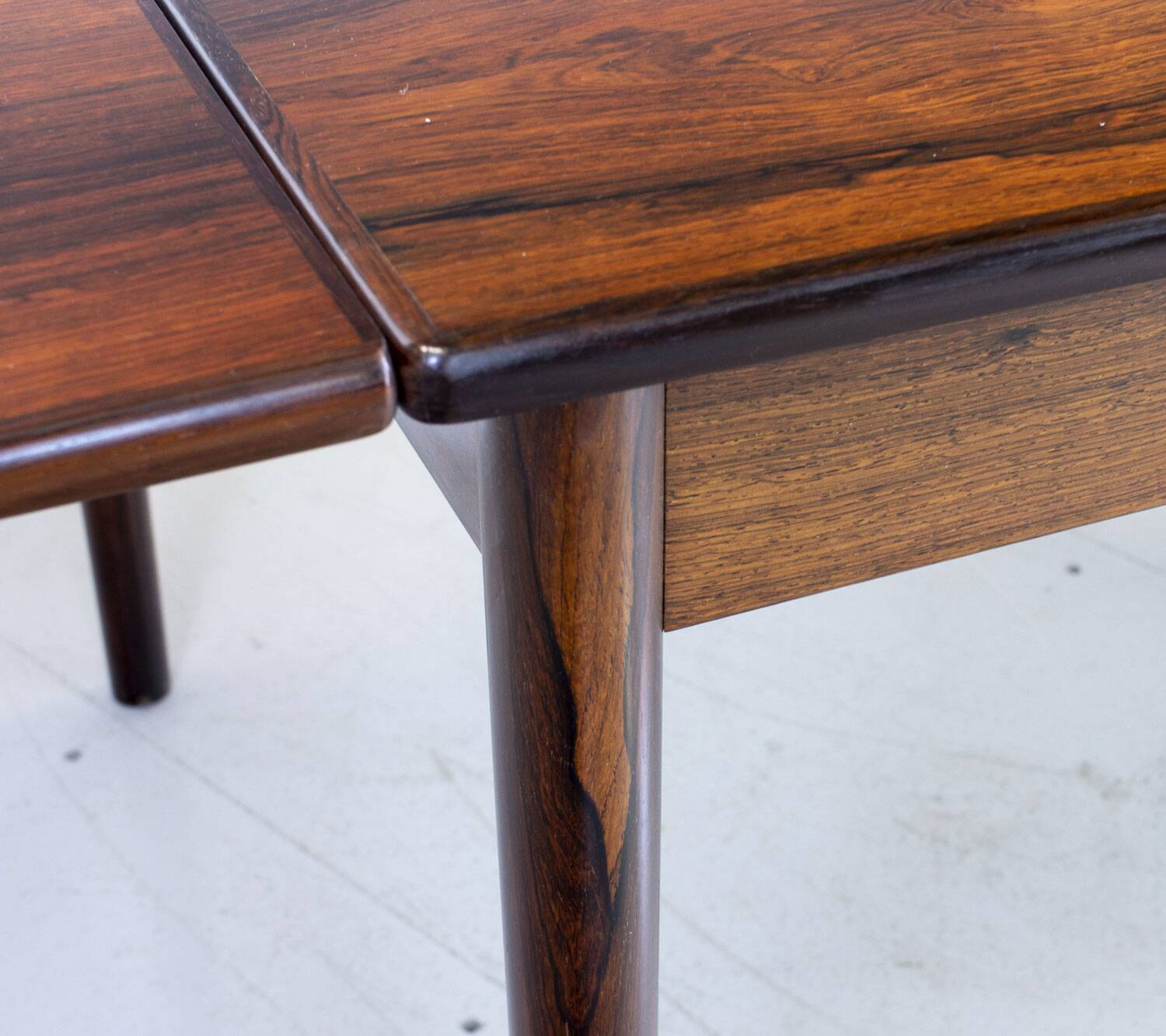 Table à manger extensible en palissandre danois du milieu du siècle