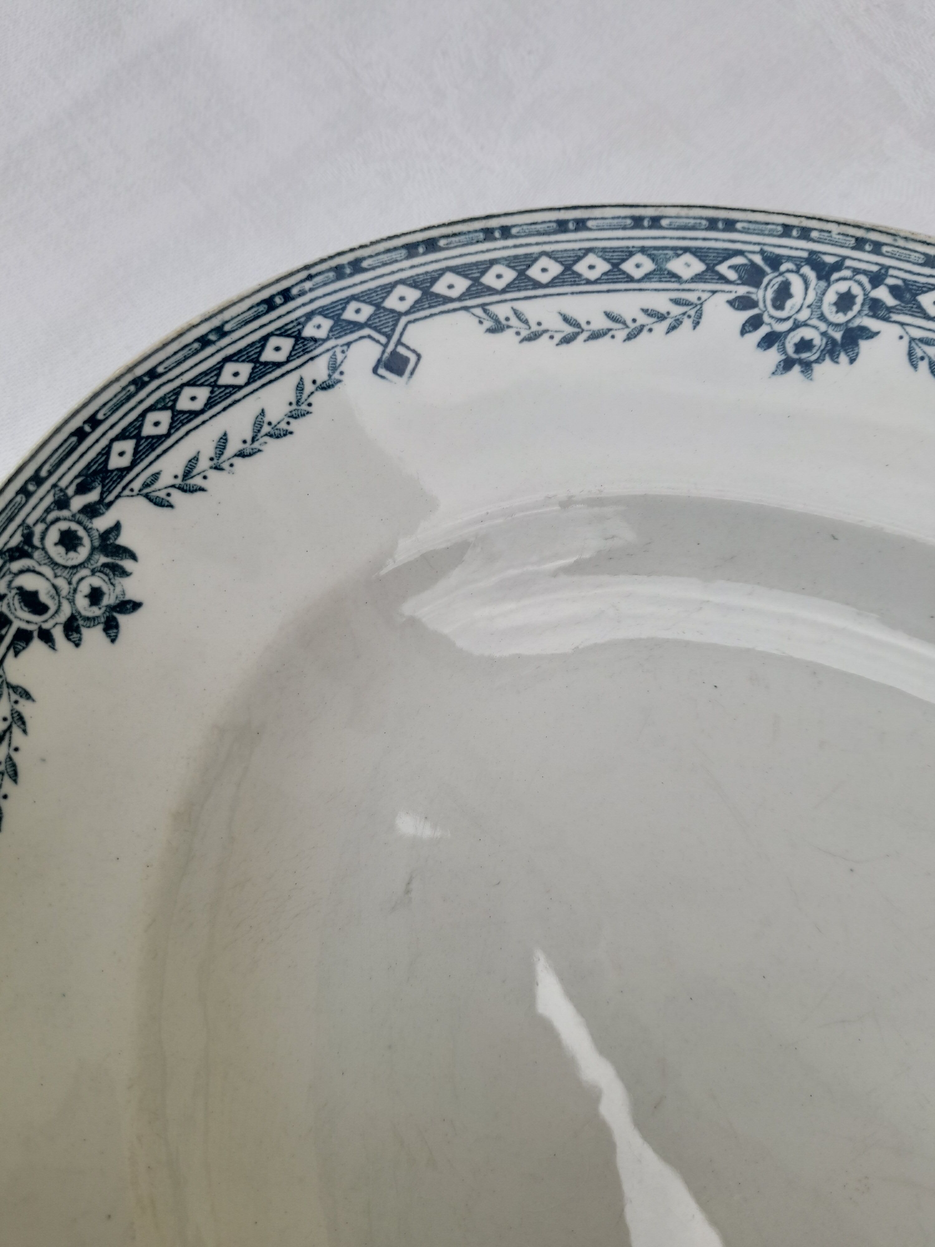 Oval dish in Earthenware of Saint Amand model turgot Iron Earth diam 35.5 cm