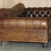 Vintage oversized Chesterfield canapé in hand-dyed leather.