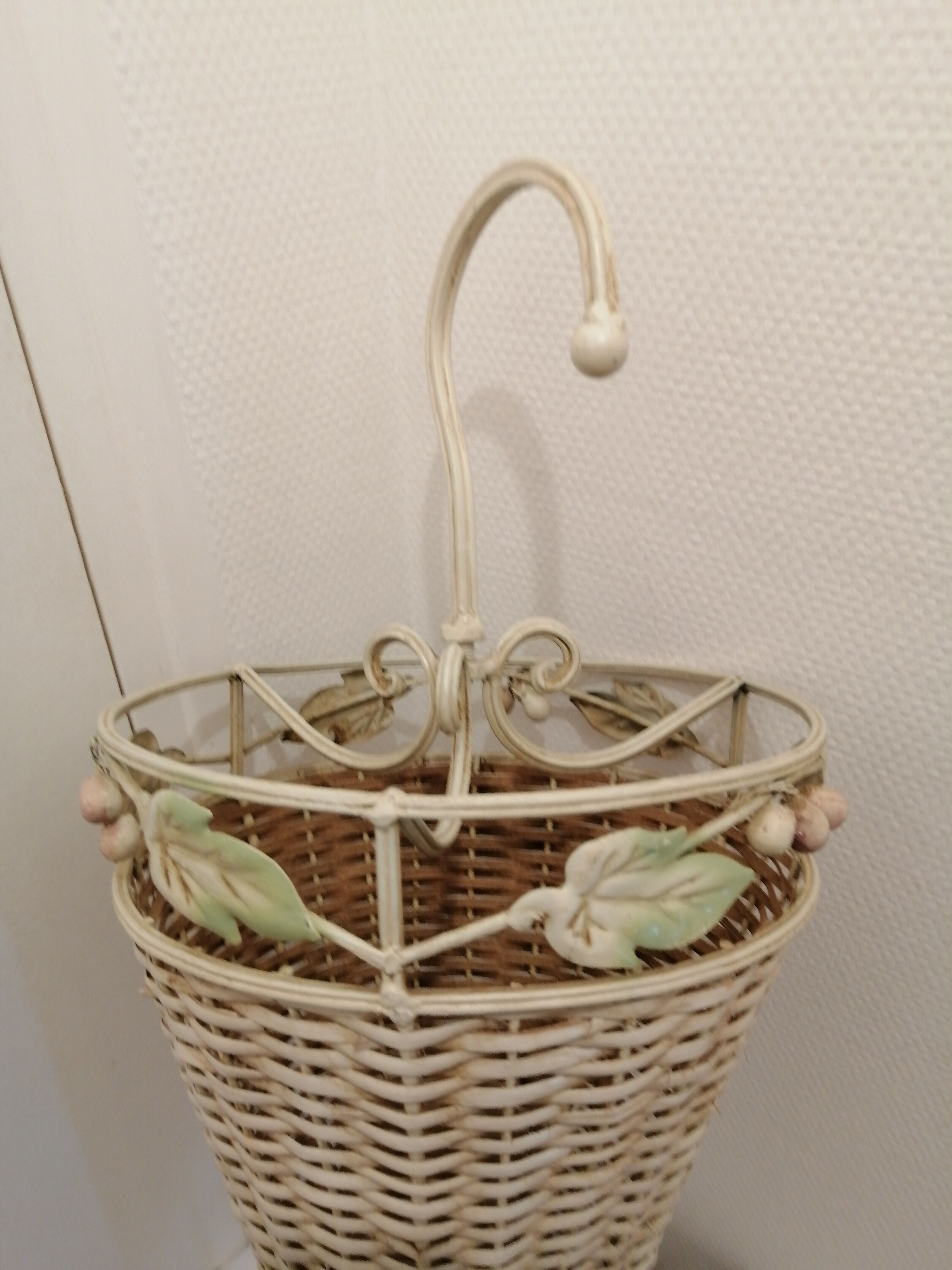Umbrella holder in metal and wicker decor floral