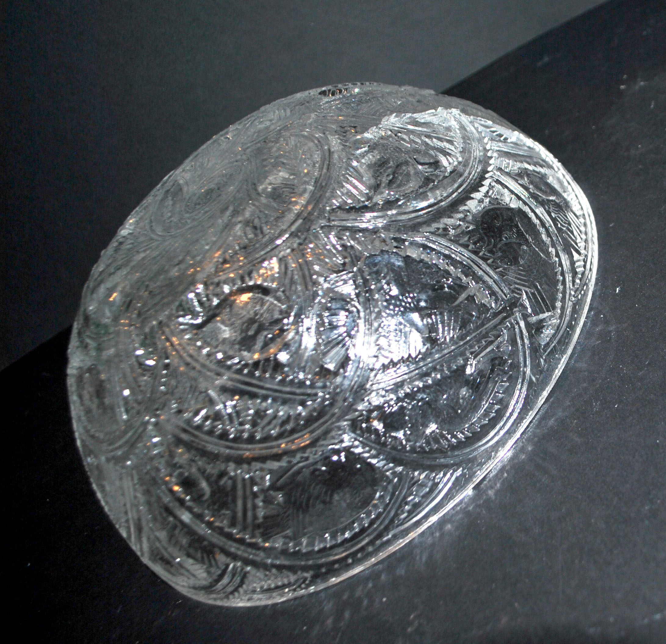 René Lalique art deco bowl with a frieze of birds, Pinsons model, 1933 – crack