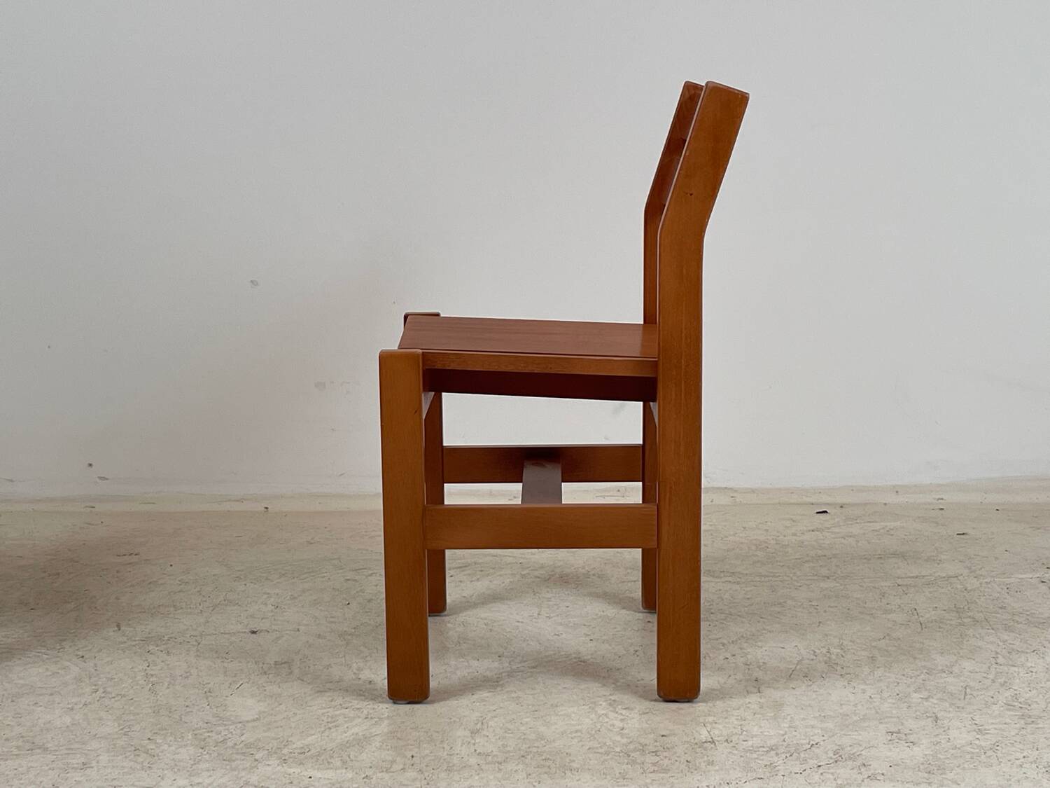 2 Regain chairs for the 1970s arcs.