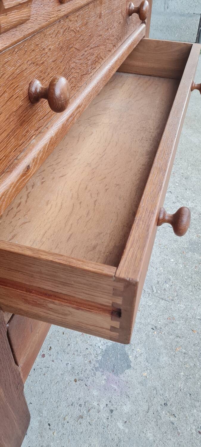 Oak chest of drawers