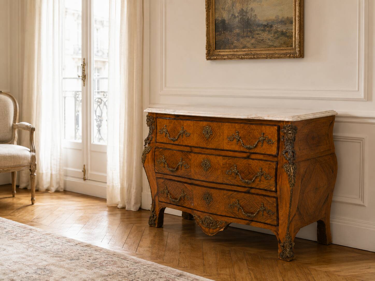 Commode galbée de style Louis XV - Europe, XXe siècle