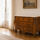 Commode galbée de style Louis XV - Europe, XXe siècle