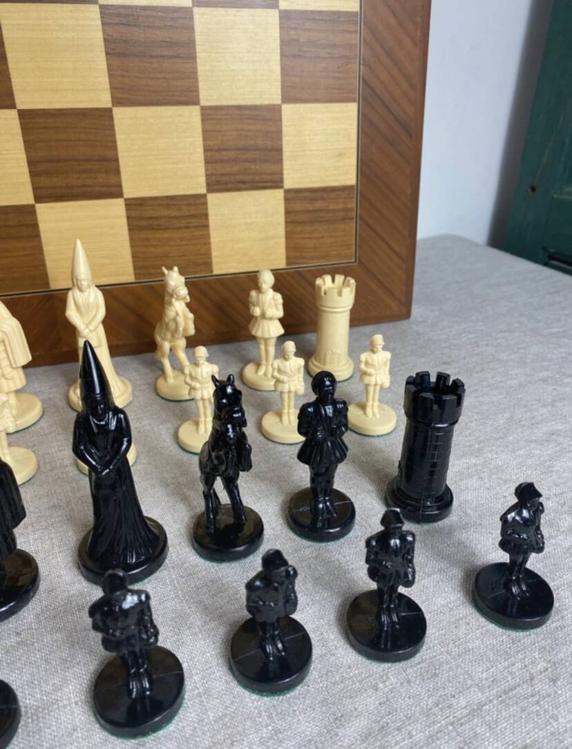 Large Vintage Medieval Chess Set Ajedrez Fantasia