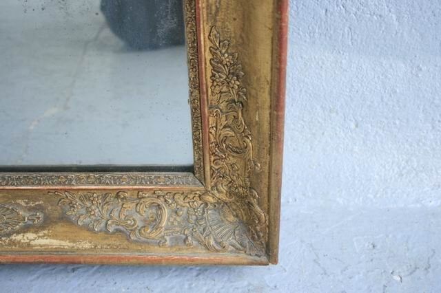 Mirror restoration in Golden stucco